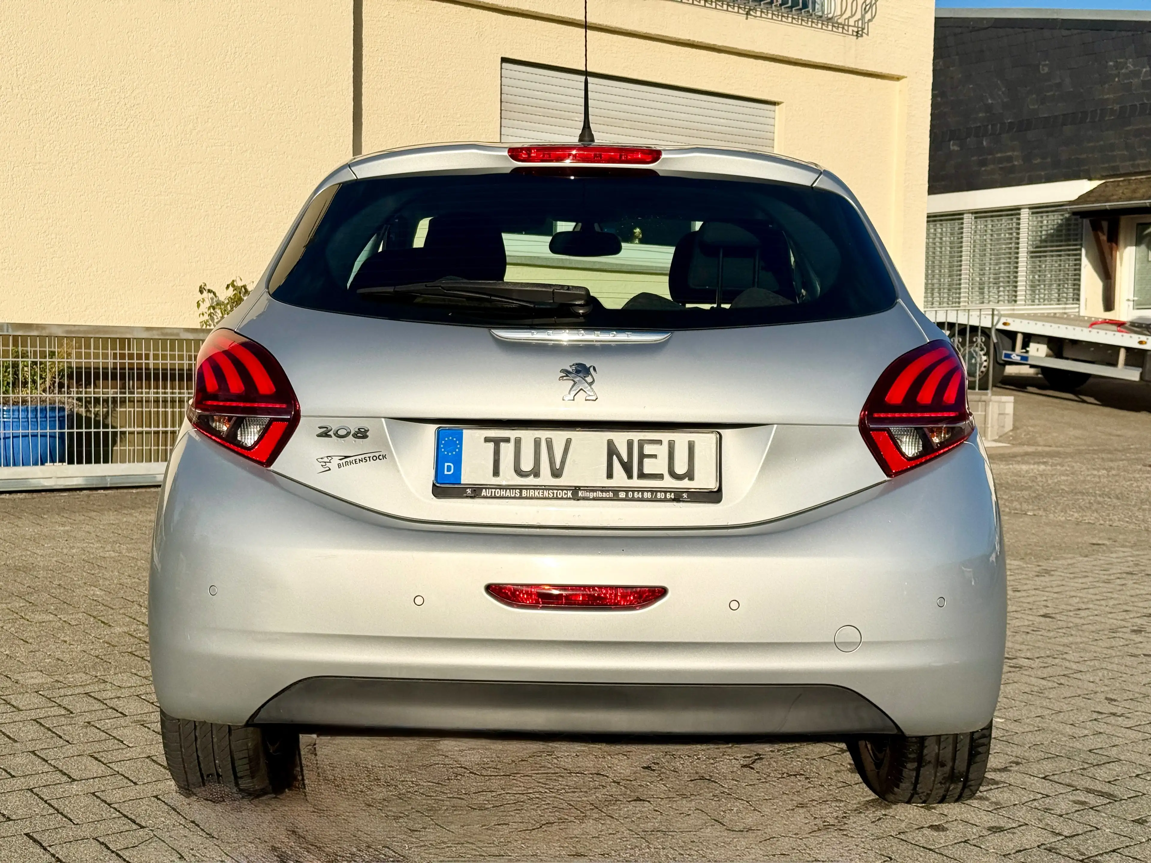 Peugeot 208 Allure*TÜV+Insp Neu*KLIMA*PDC*8 Fachbereift — photo 5