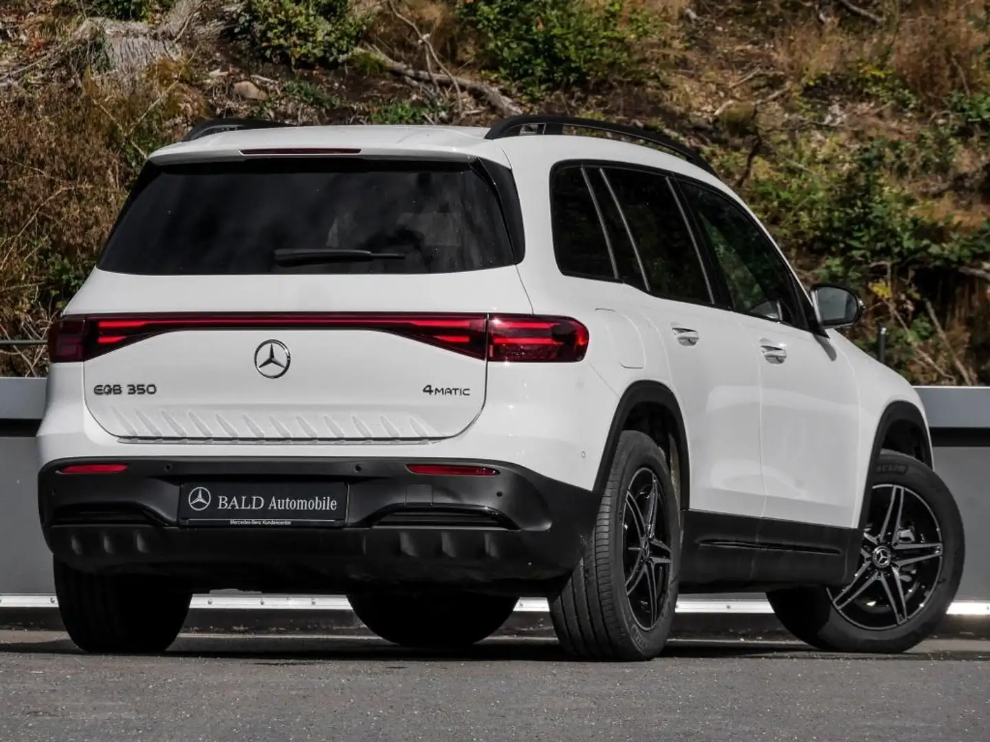 Mercedes-Benz EQB 350 4M AMG-Sport/Pano/360/Distr/Night/Ambi Weiß - 2