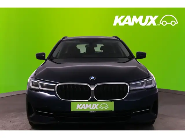 BMW 5 Series view 10