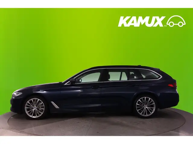 BMW 5 Series view 8