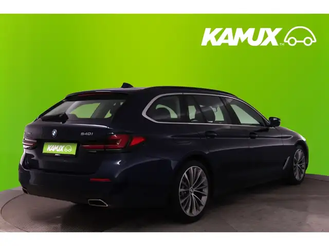 BMW 5 Series view 4