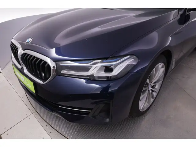 BMW 5 Series view 14