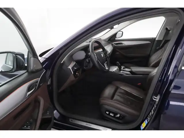BMW 5 Series view 17