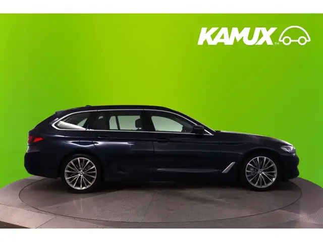 BMW 5 Series view 3