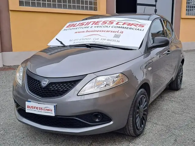 Lancia Ypsilon 1.0 70CV FIREFLY HYBRID SILVER-KM.18000-x NEOPATEN