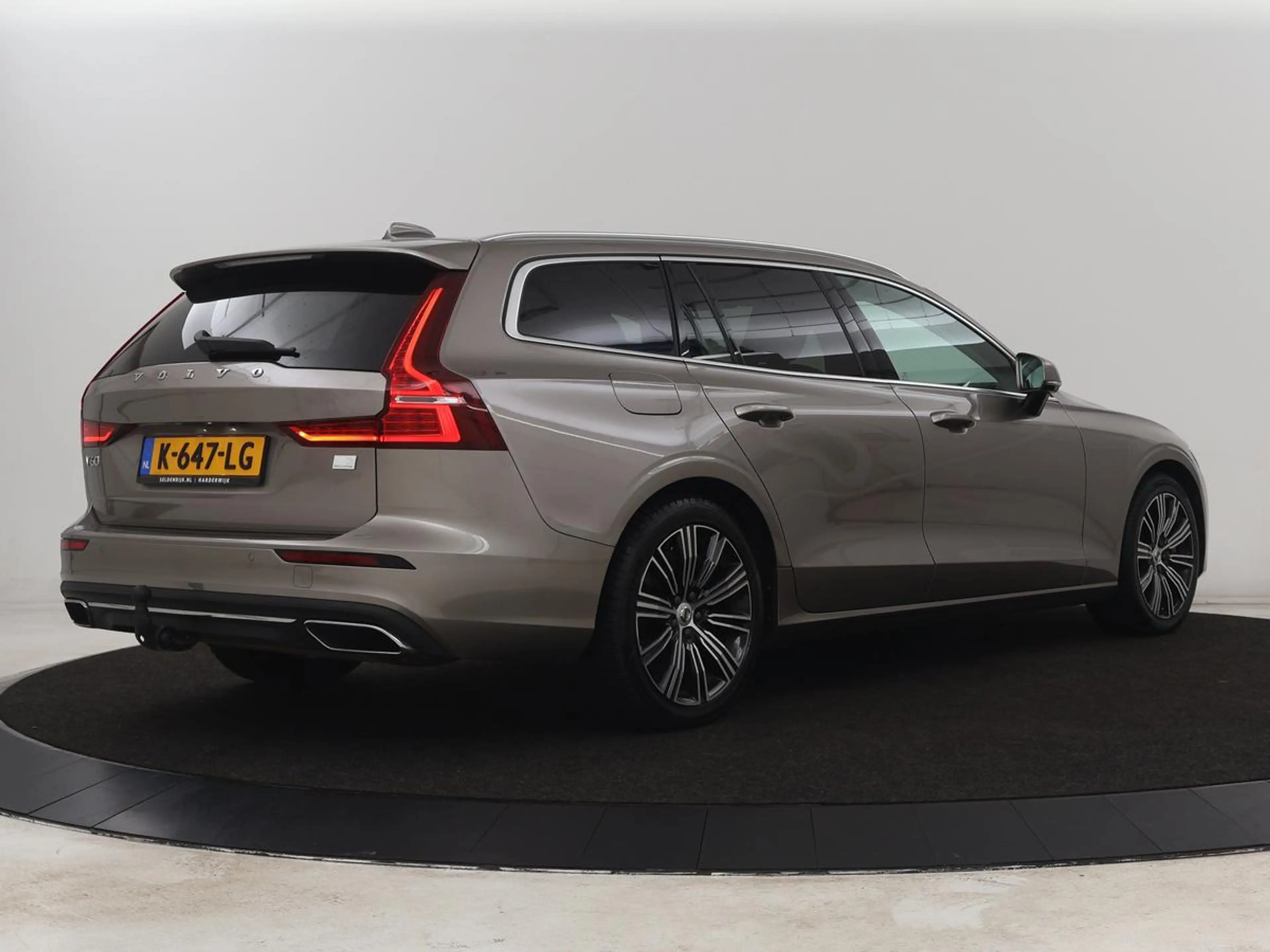 Volvo V60 2.0 T6 Recharge AWD Inscription | Trekhaak | SOH 8 — photo 40