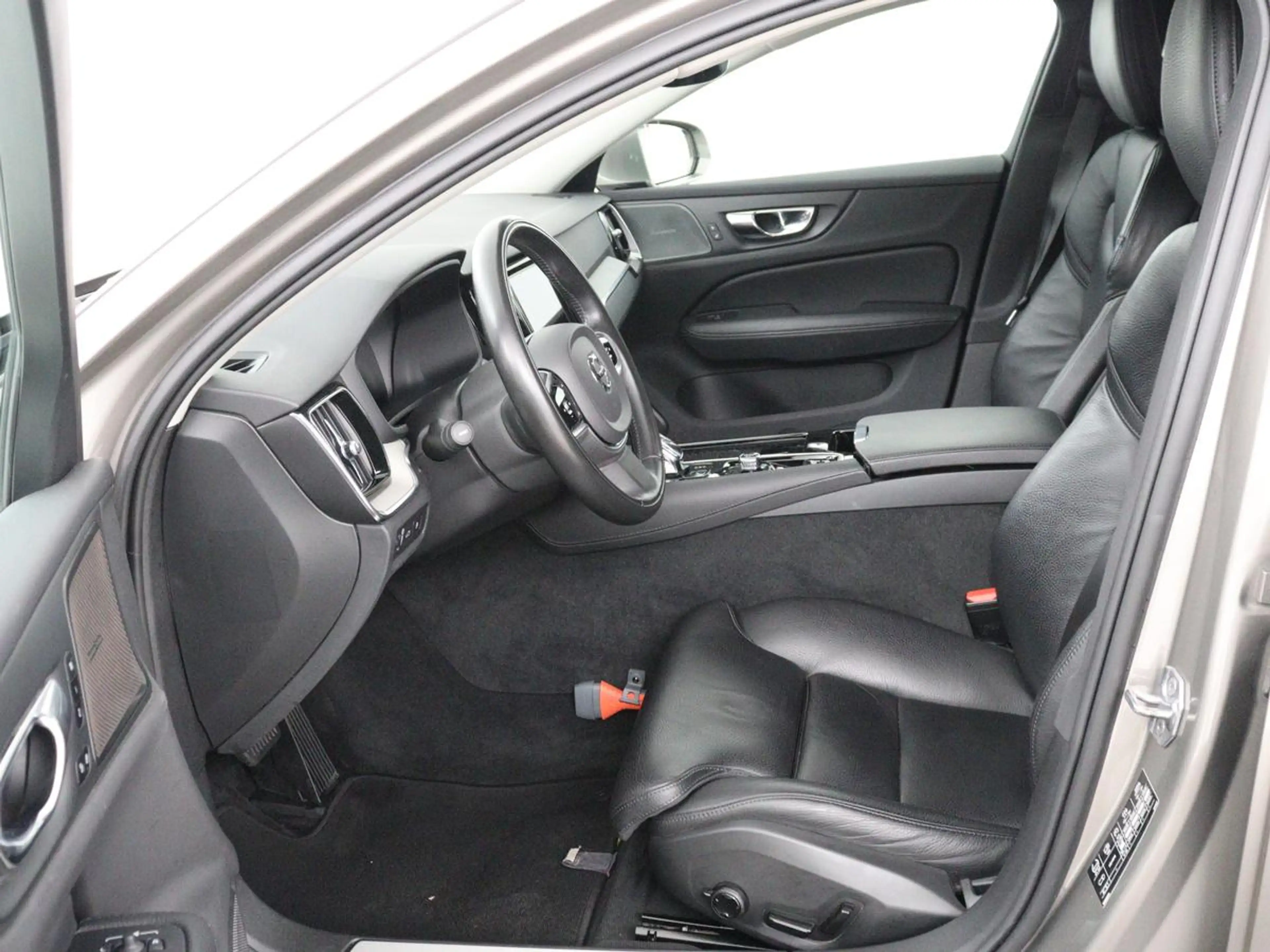 Volvo V60 2.0 T6 Recharge AWD Inscription | Trekhaak | SOH 8 — photo 4