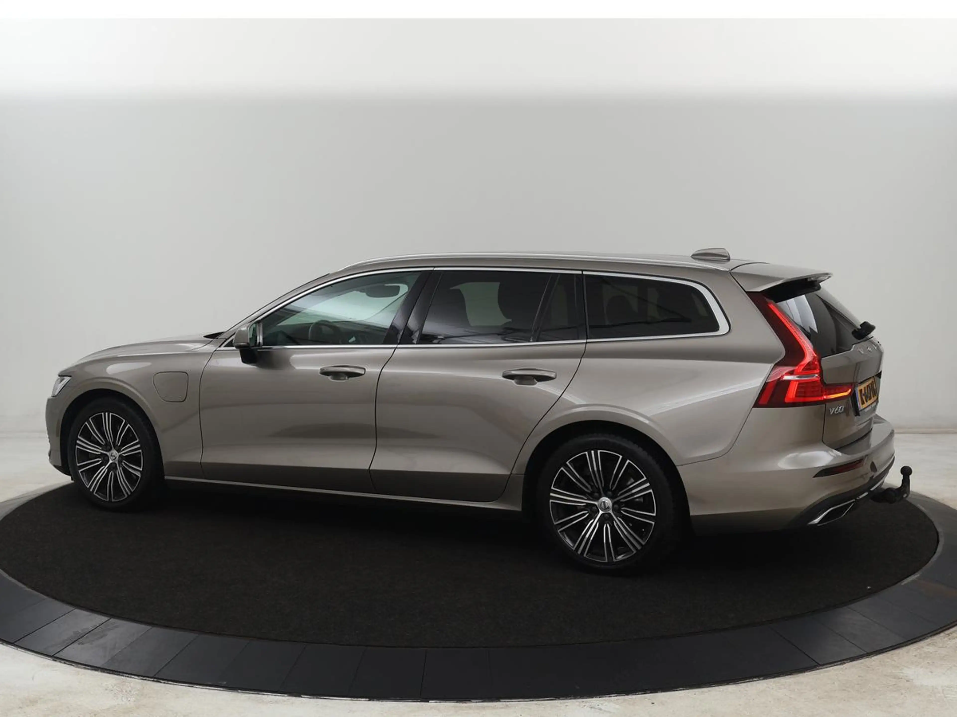 Volvo V60 2.0 T6 Recharge AWD Inscription | Trekhaak | SOH 8 — photo 2