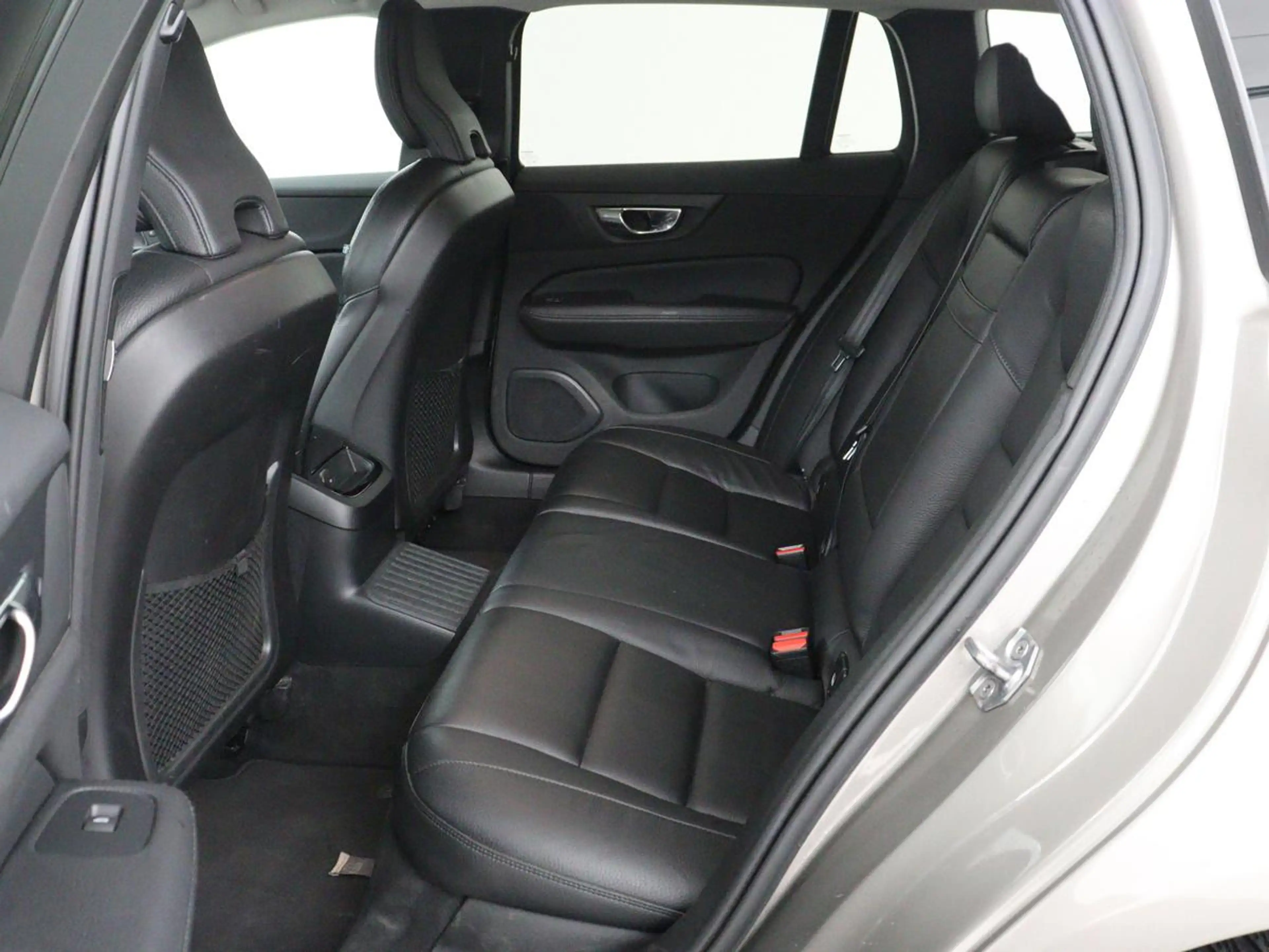 Volvo V60 2.0 T6 Recharge AWD Inscription | Trekhaak | SOH 8 — photo 7