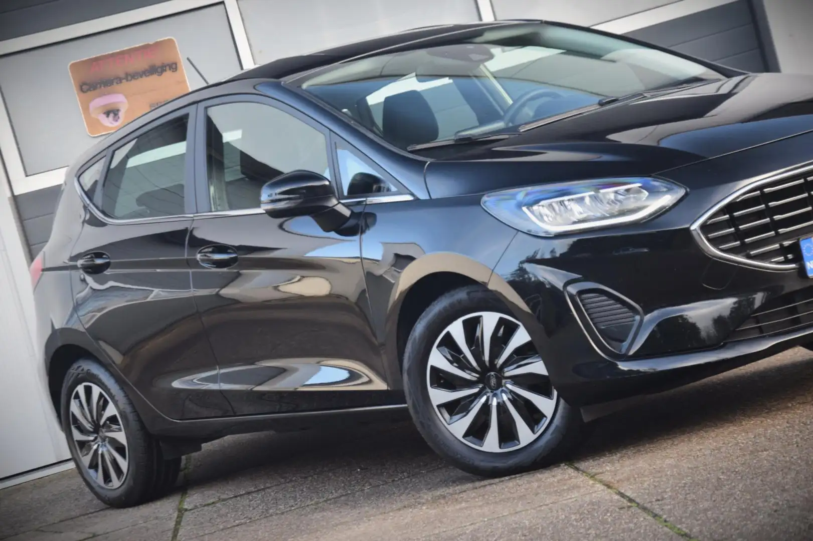 Ford Fiesta 1.0 EcoBoost Hybrid Titanium + NAVIGATIE/DRAADLOOS Noir - 2