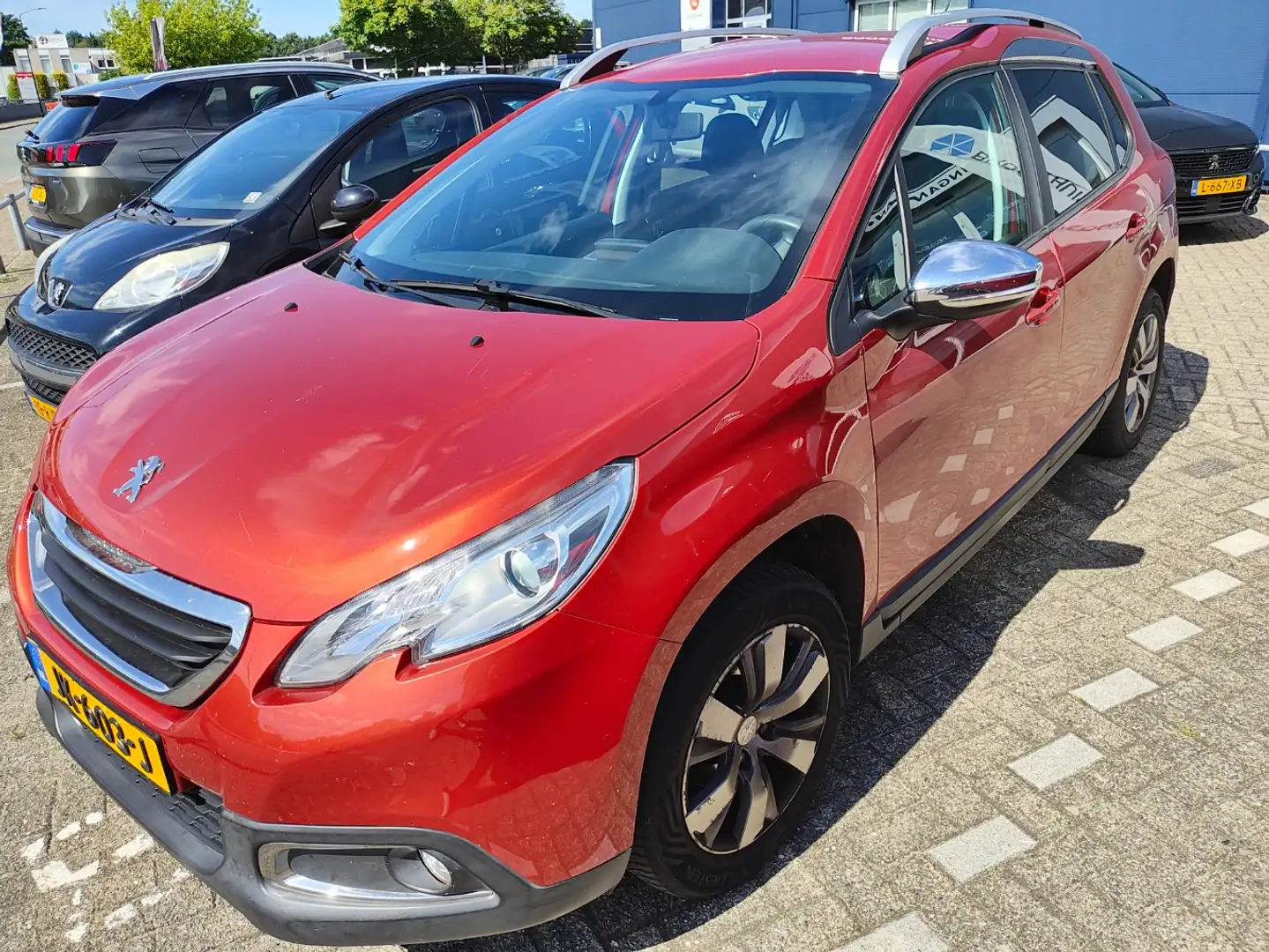 Peugeot 2008 1.2 PureTech Blue Lease | Airco | Bluetooth telefo Oranje - 1