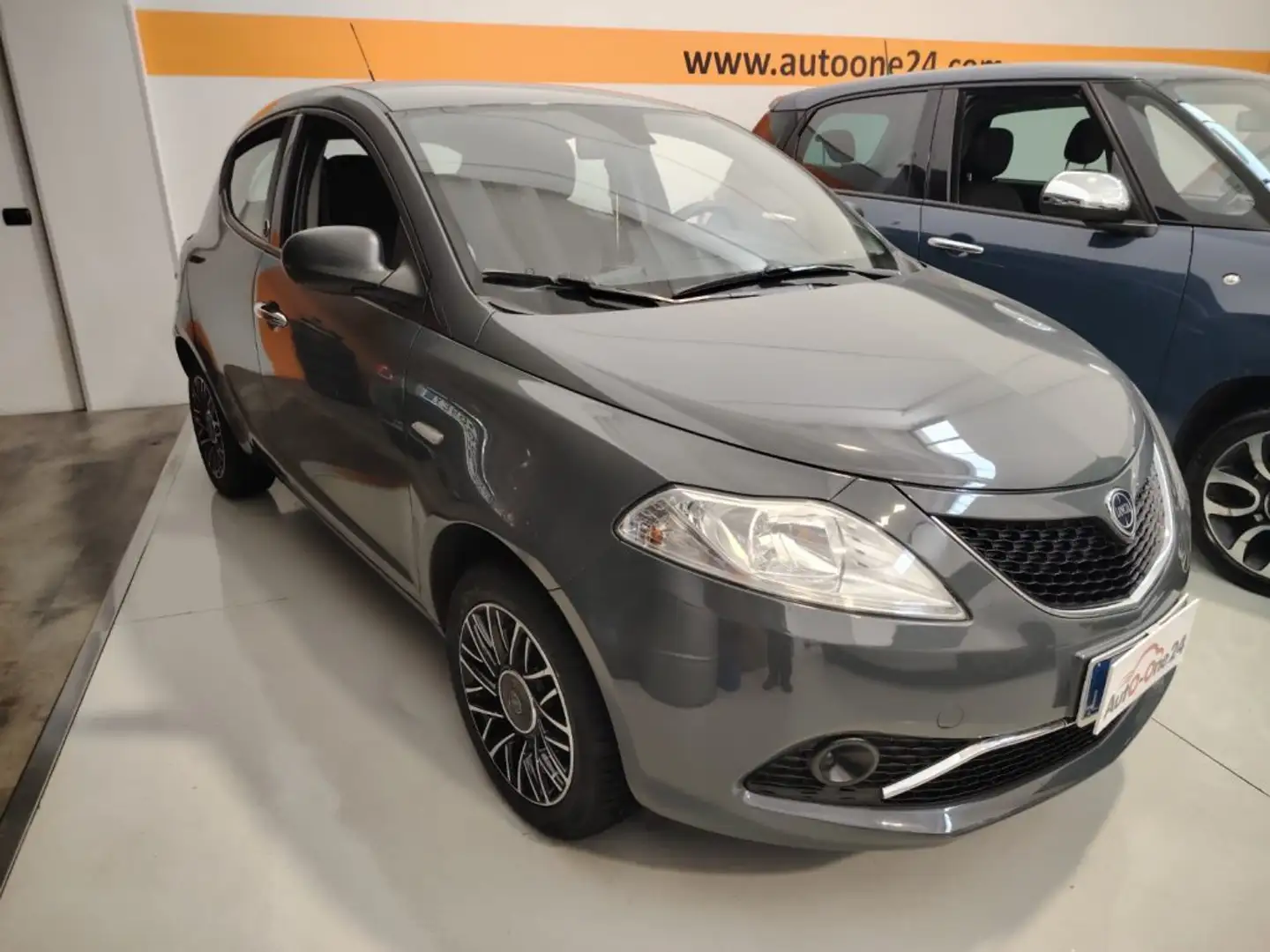 Lancia Ypsilon 1.2 69 CV 5 porte GPL Ecochic Elefantino NEOPATENT Grigio - 1