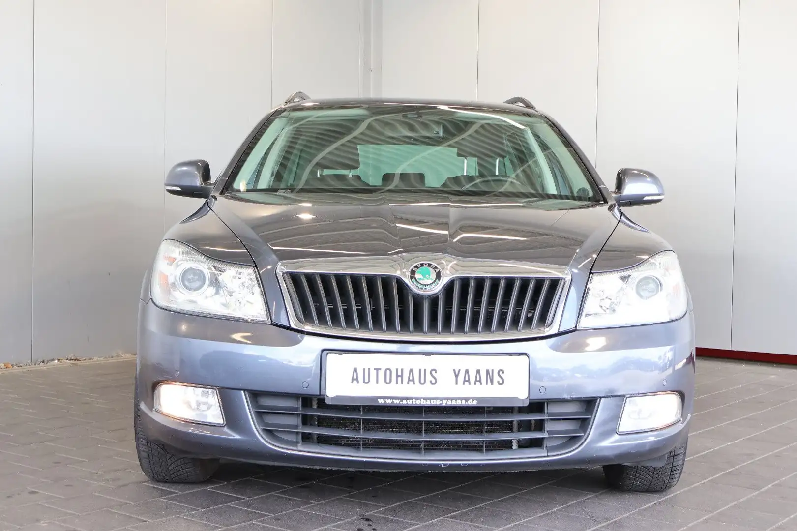 Skoda Octavia Elegance 2.0 TDI DSG XEN+PDC+TEMP.+ALU Grau - 2