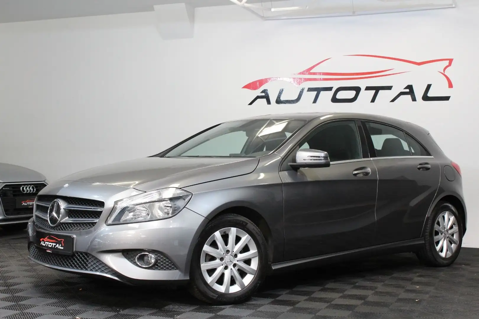 Mercedes-Benz A 180 *BlueEfficiency*Sportsitze*Becker Map*Top! Grau - 2