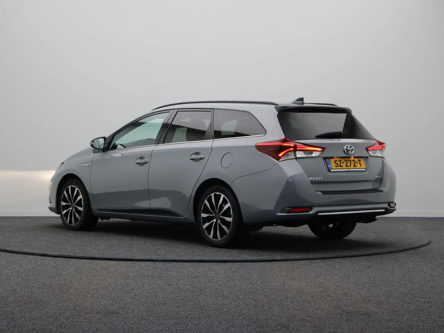 Toyota Auris Touring Sports 1.8 Hybrid Energy Plus | Achteruitr Gris - 2
