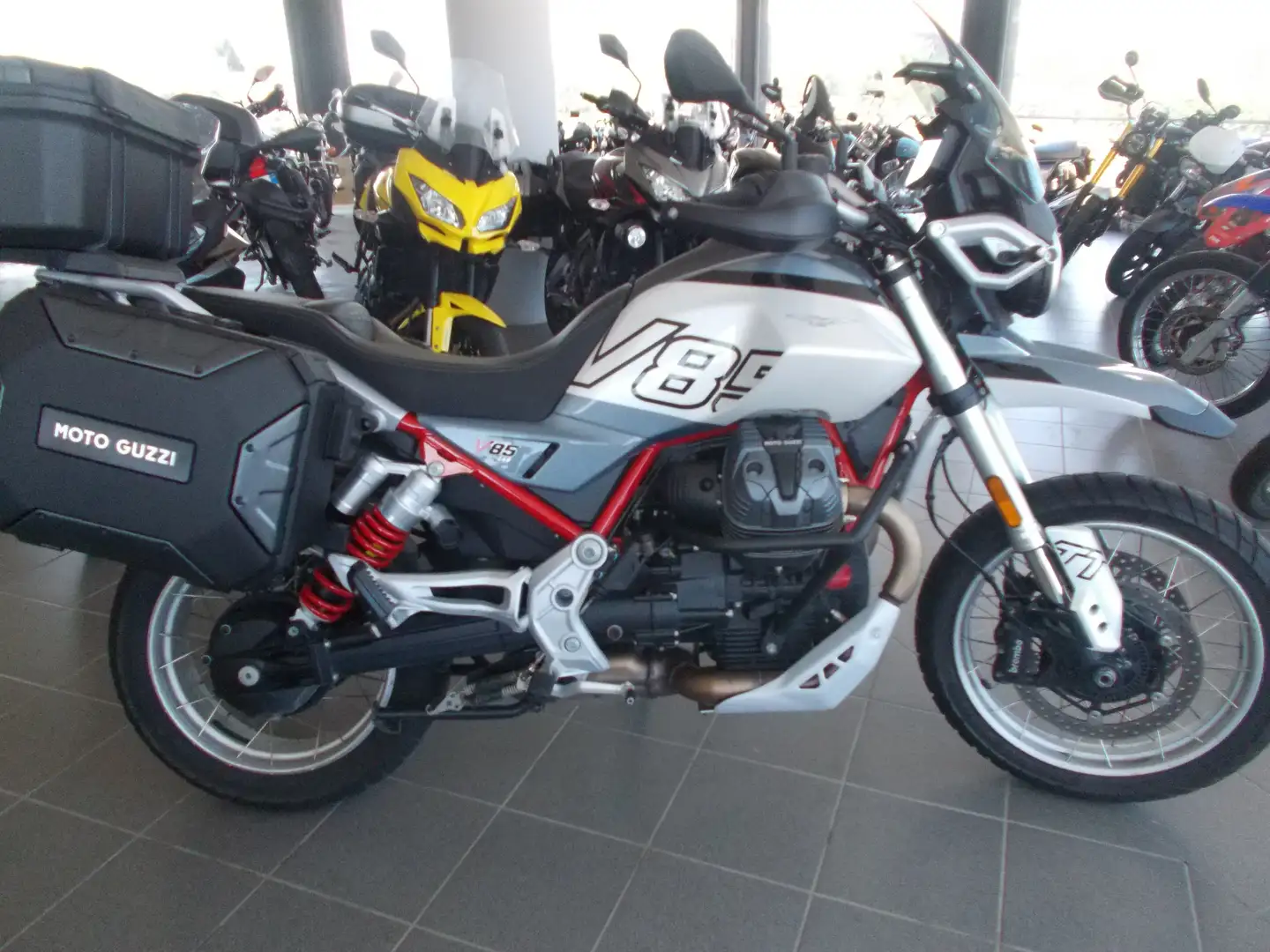 Moto Guzzi V 85 TT Grigio - 2