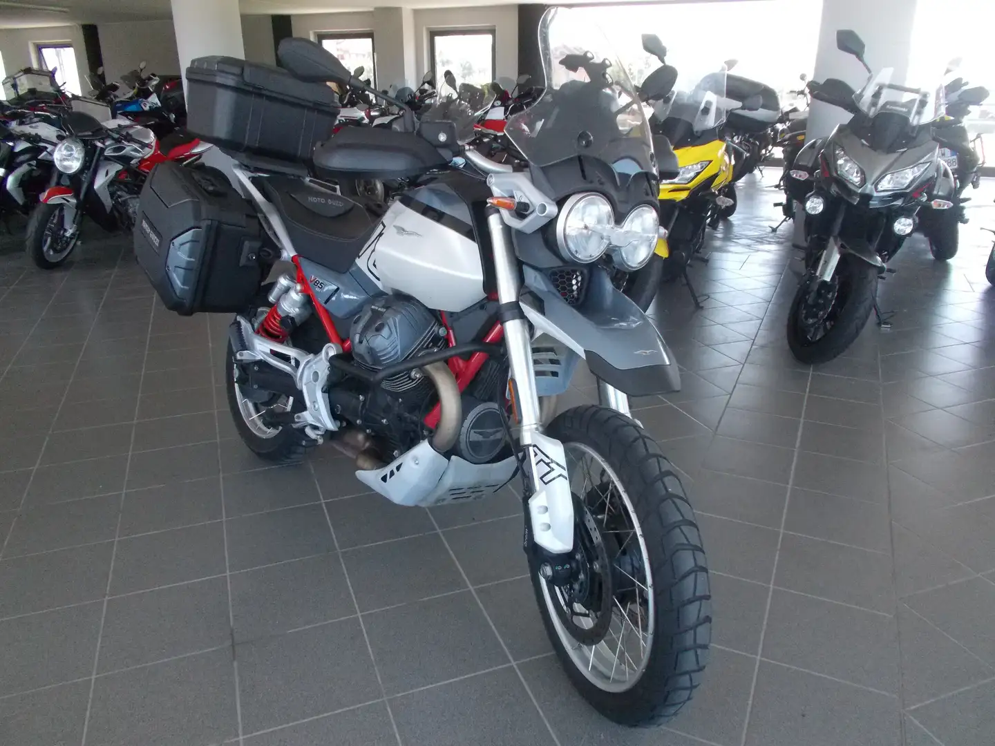 Moto Guzzi V 85 TT Grigio - 1