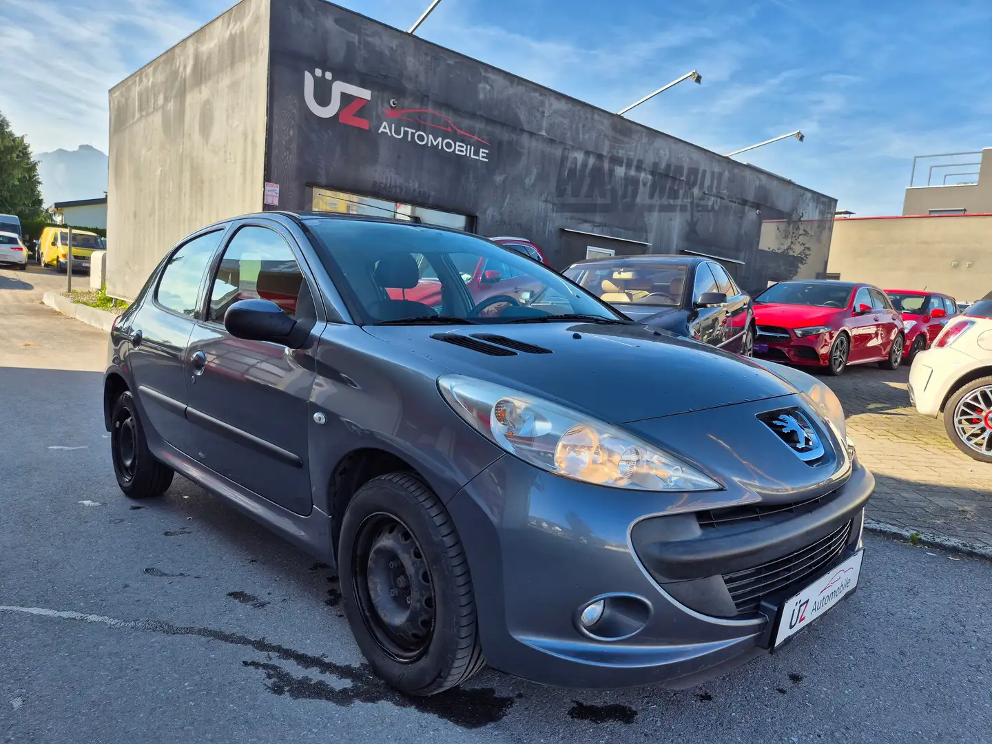 Peugeot 206 Trendy 1,1 Grau - 1