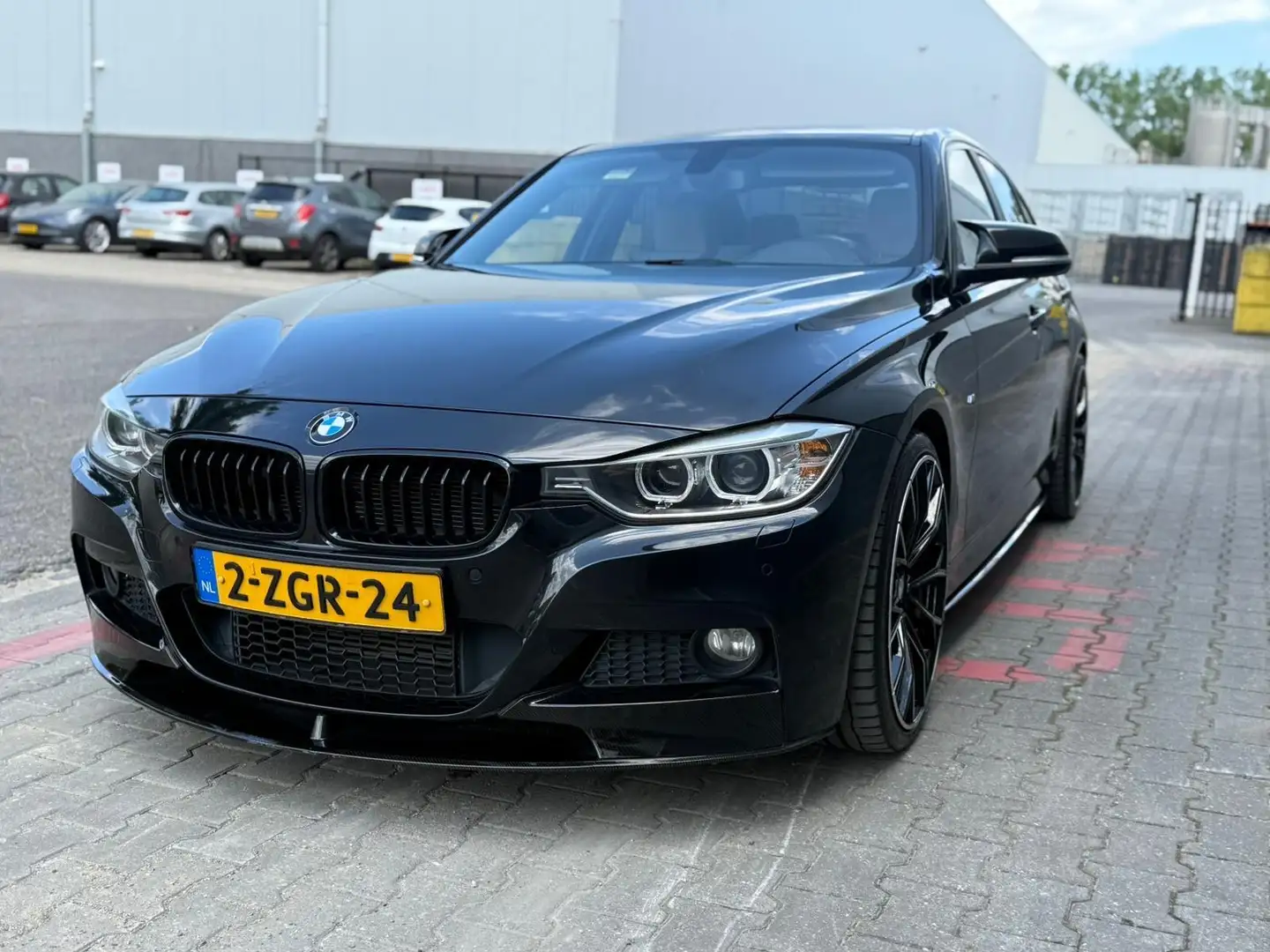 BMW 320 High Executive M-Pakket Zwart - 2