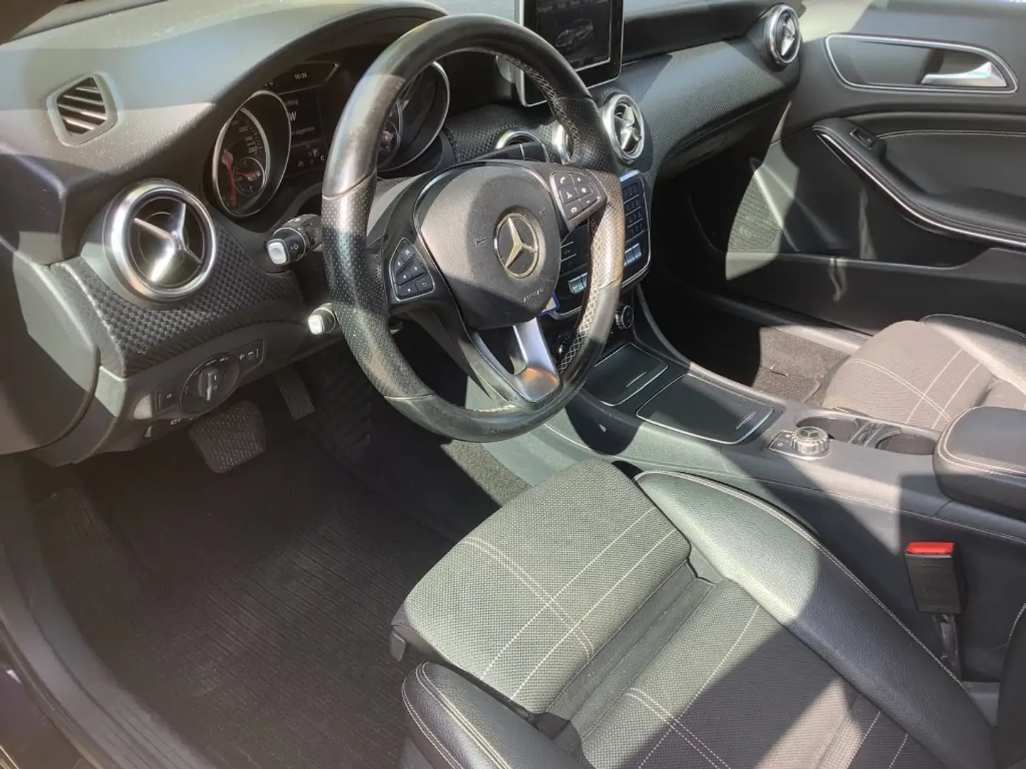 Mercedes-Benz 180 D AMBITION Paars - 2