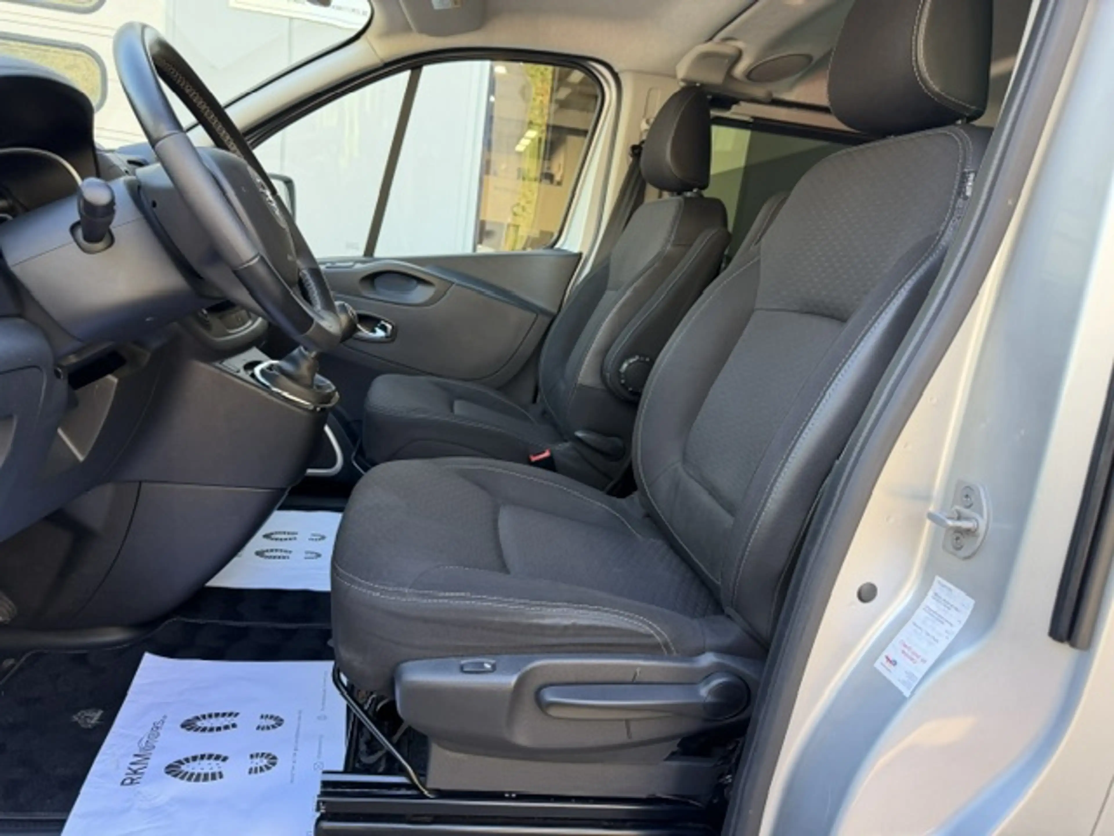 Opel Vivaro 1.6 CDTi L1H1 BiTurbo Cosmo 5 Platsen — photo 11