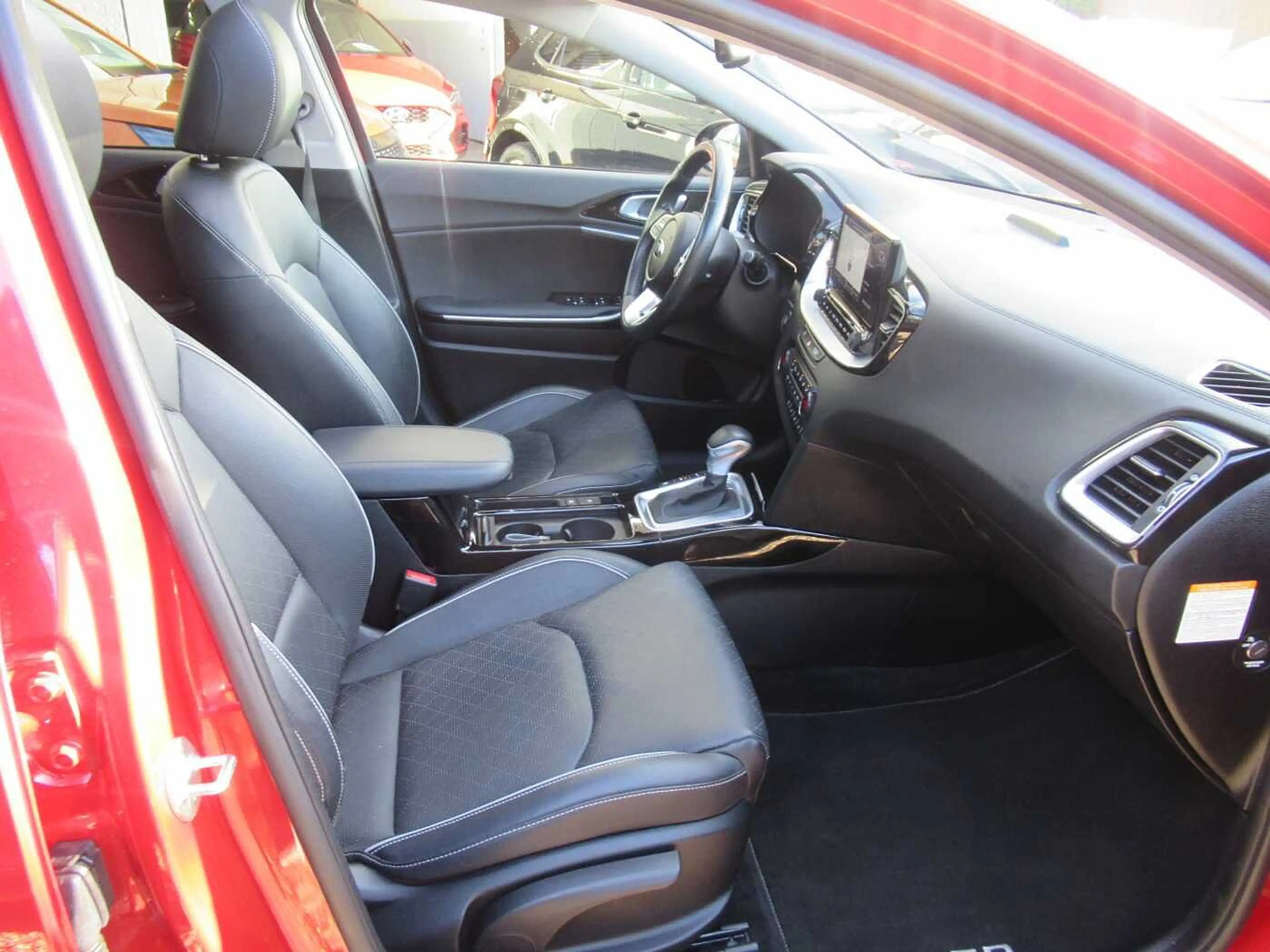 Kia Ceed SW / cee'd SW 1.6 GDI Platinium Edition Plug-in-Hybrid — photo 14