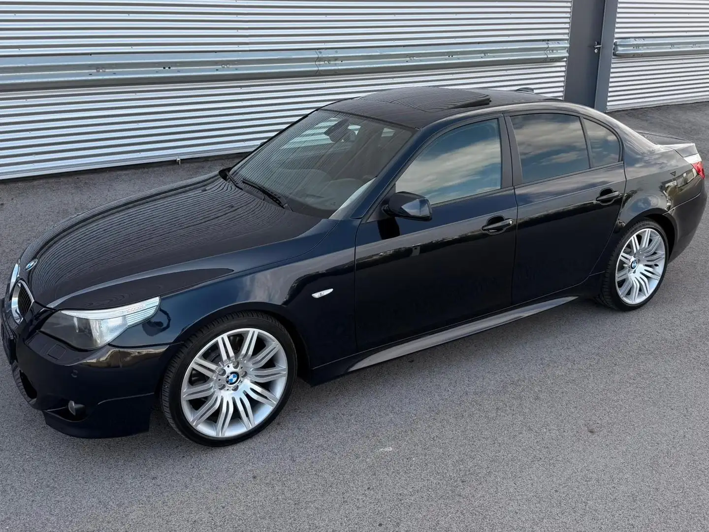 BMW 530 d Aut. M-Paket Schwarz - 1