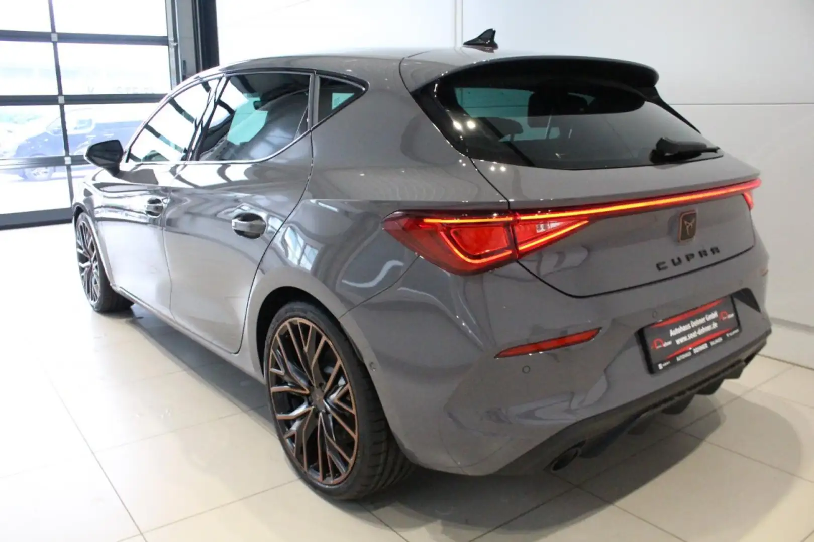 CUPRA Leon 2.0 TSI DSG 4JGAR+elSitz+Black/Copper Felge Klima Grigio - 2