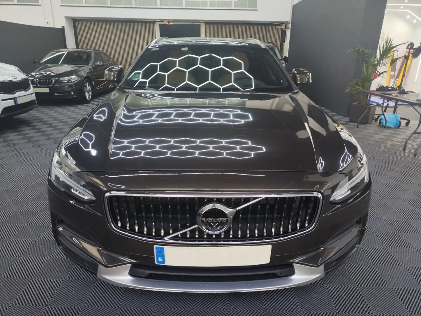Volvo V90 Cross Country T5 Pro AWD Aut. 250 Grey - 2