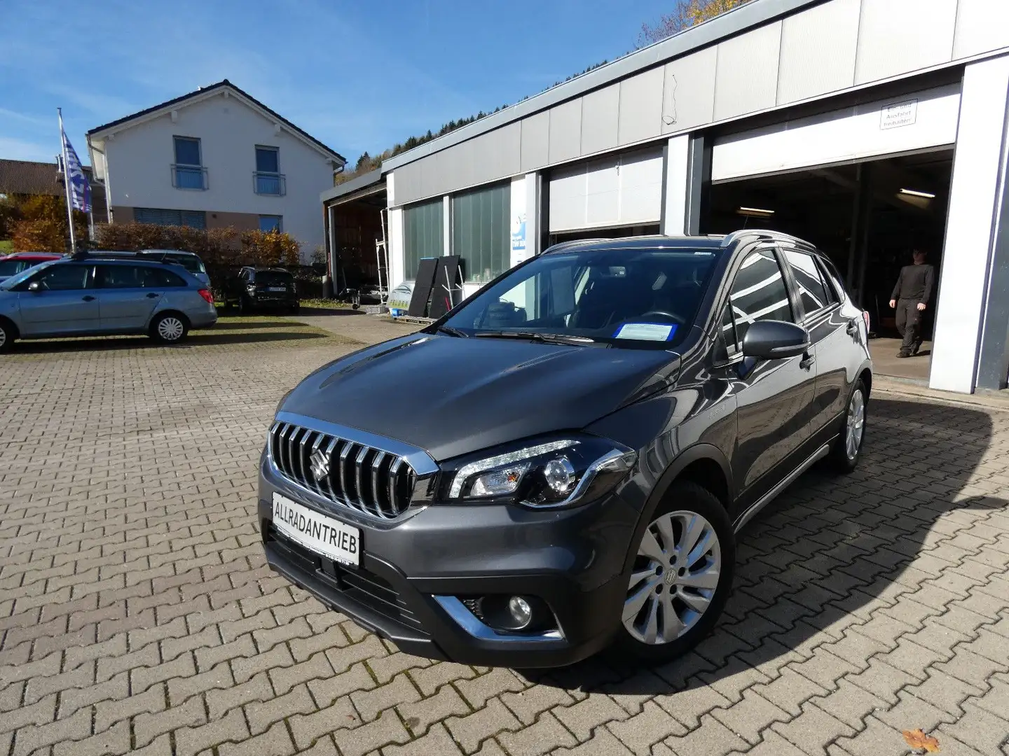 Suzuki SX4 S-Cross Comfort 4x4 Hybrid *Nav*RCam*8xRäder Grau - 1