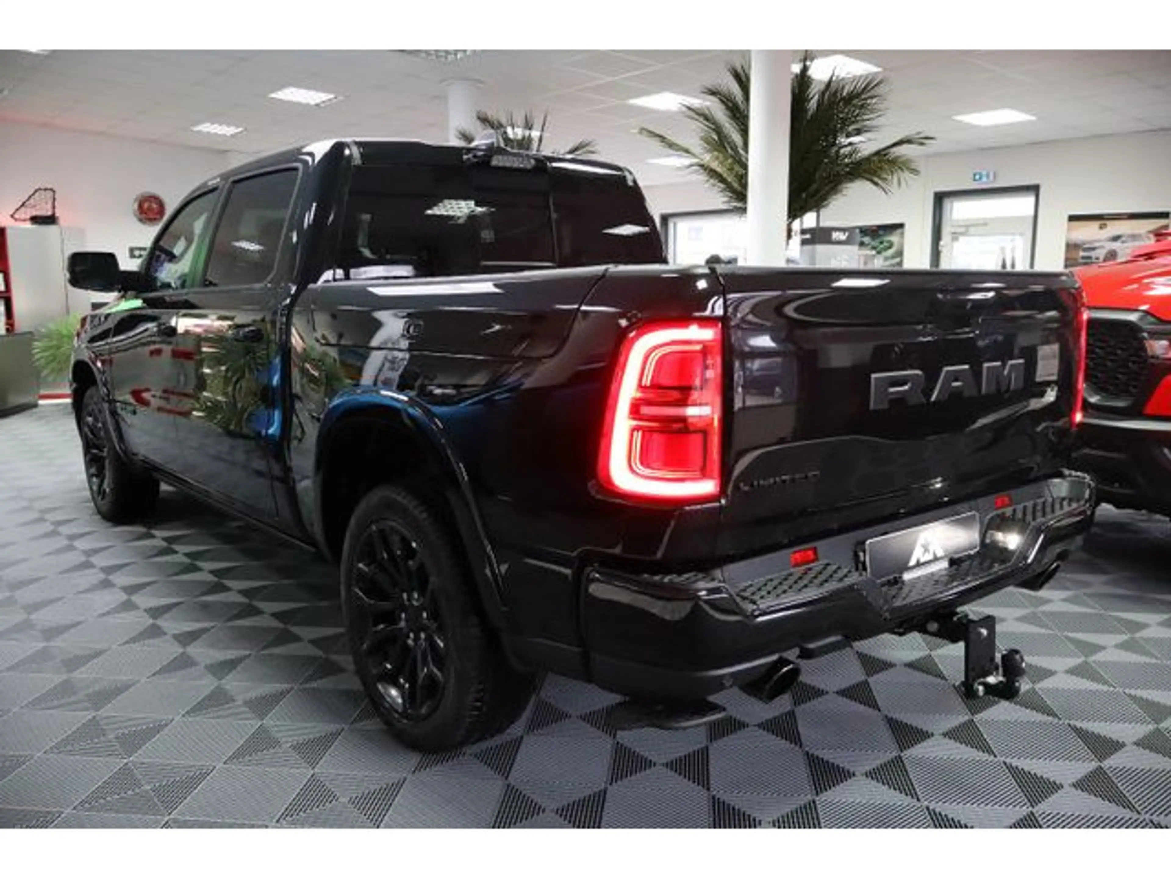 Dodge RAM Limited Night PANO HUD LUFTFEDERUNG NAVI — photo 5