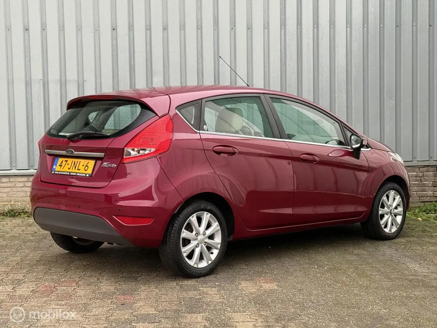 Ford Fiesta 1.25 Ghia | Luxe | PDC | Airco | 5-Deurs | LMV Violett - 2