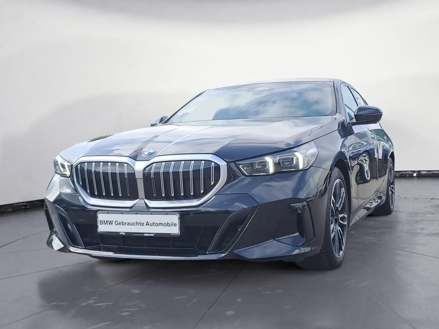BMW 520 i M Sportpaket Aktive Geschw. Head Up 360° Ka Zwart - 2