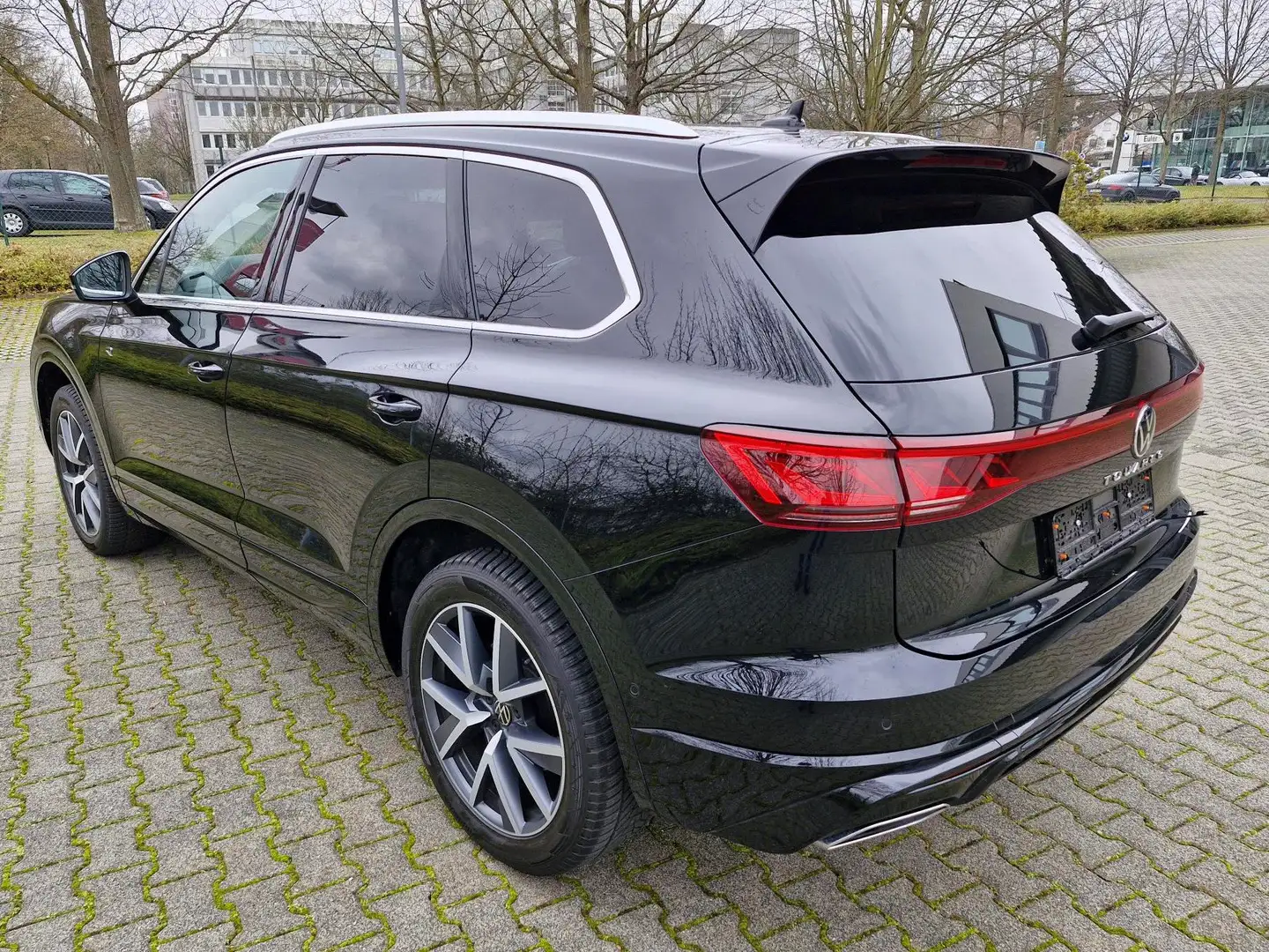 Volkswagen Touareg R-Line 3,0l V6 TDI SCR 4M 210kW/286PS Tiptronic 8G Černá - 2