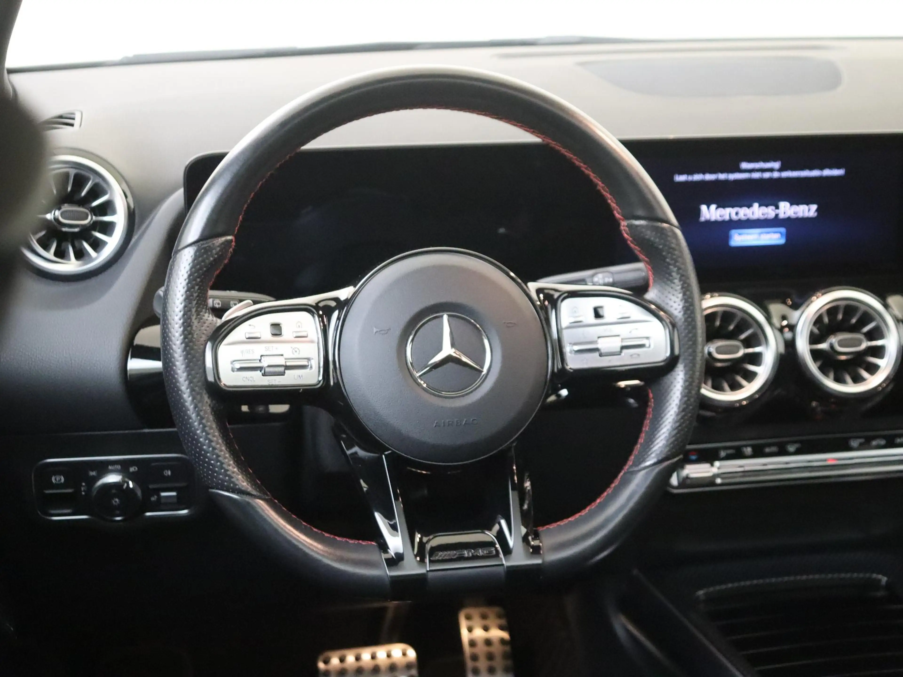 Mercedes-Benz GLA 200 Business Solution AMG Premium Plus /Panoramadak /M — photo 12