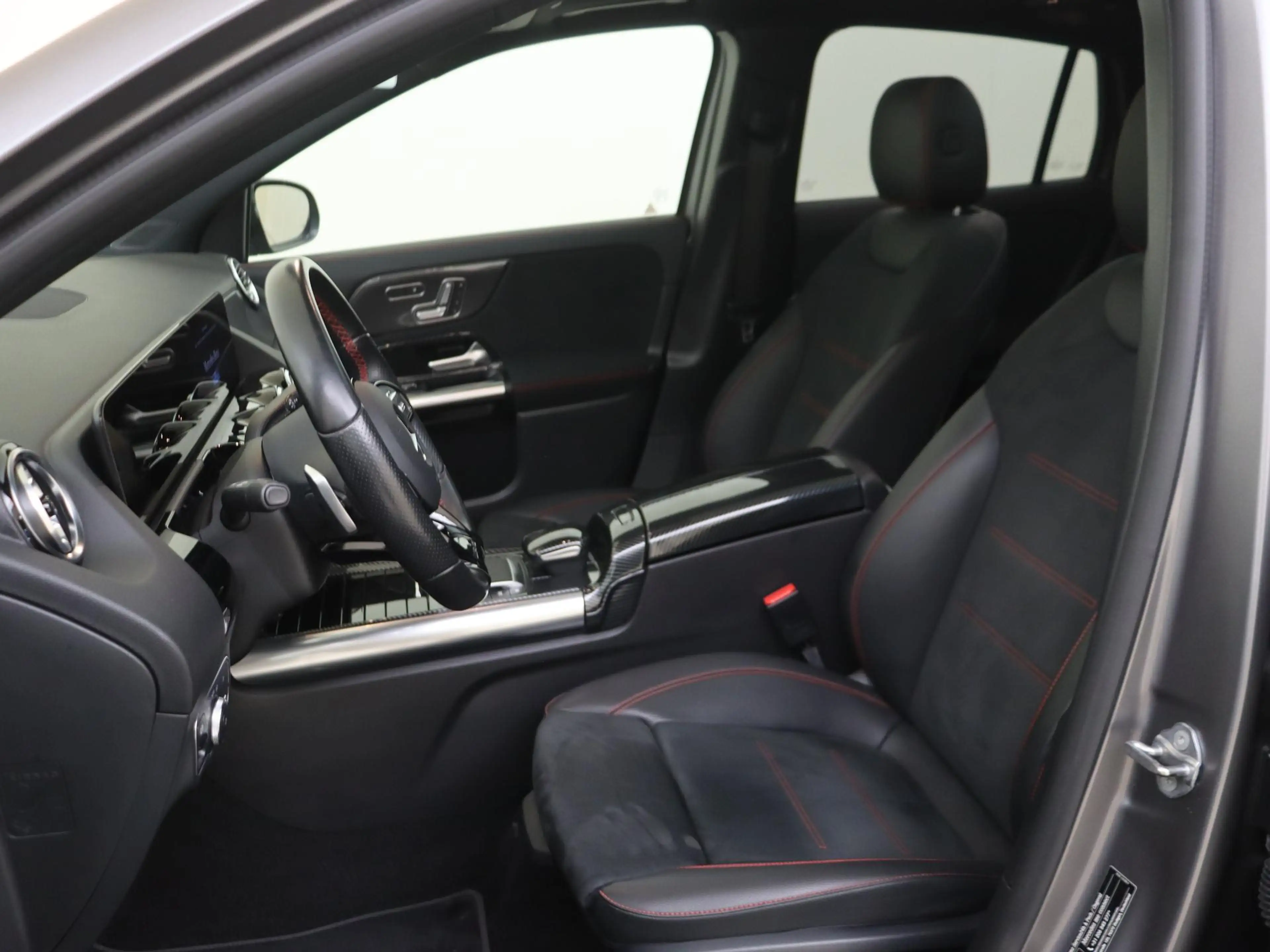 Mercedes-Benz GLA 200 Business Solution AMG Premium Plus /Panoramadak /M — photo 3