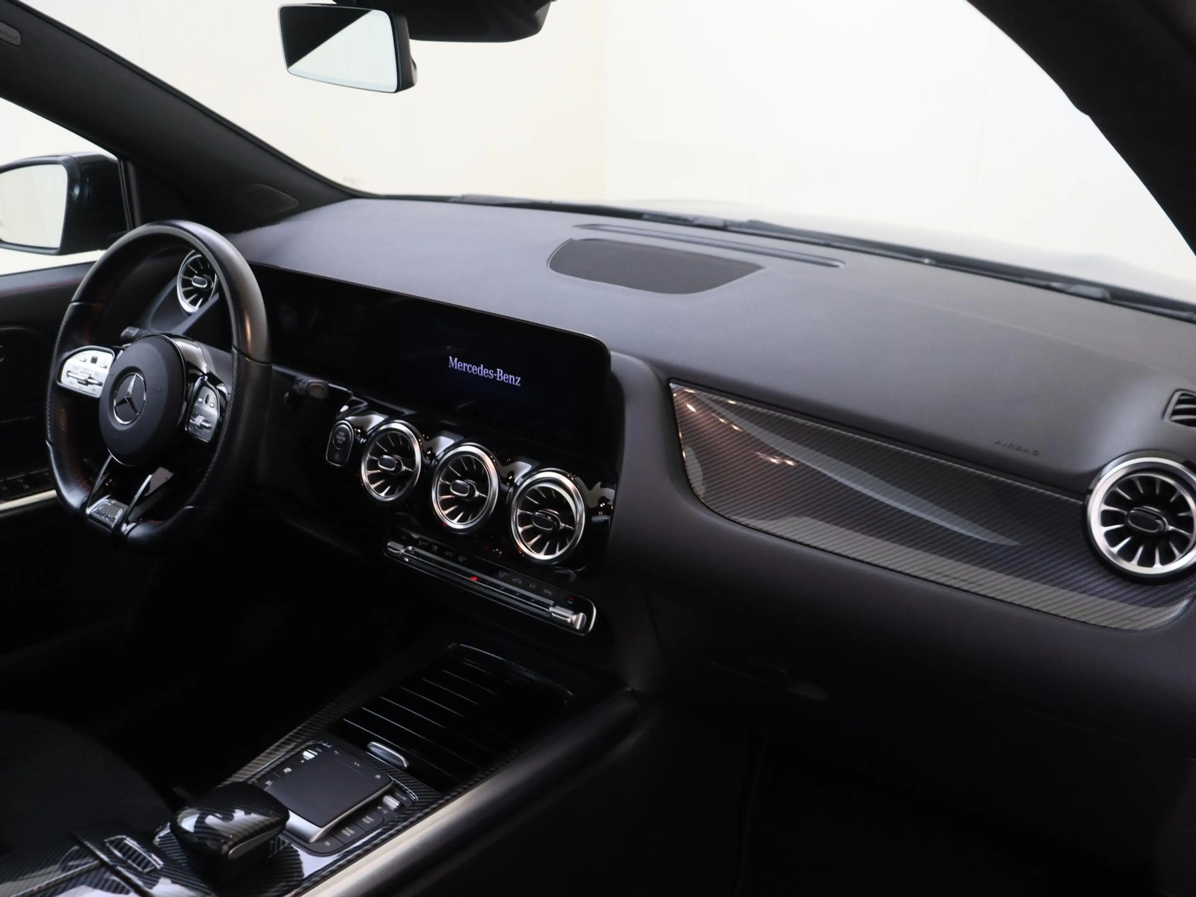 Mercedes-Benz GLA 200 Business Solution AMG Premium Plus /Panoramadak /M — photo 4
