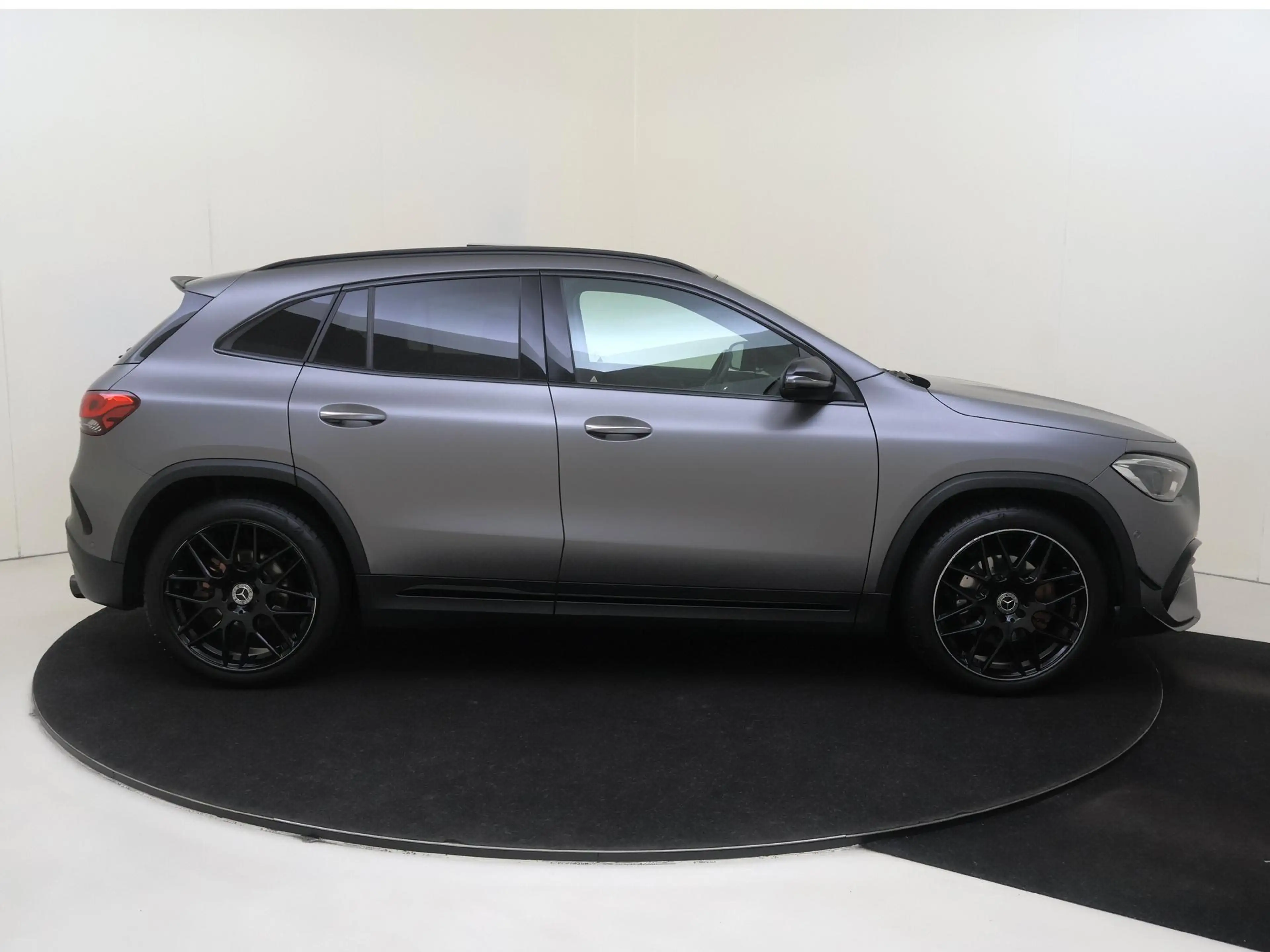 Mercedes-Benz GLA 200 Business Solution AMG Premium Plus /Panoramadak /M — photo 11