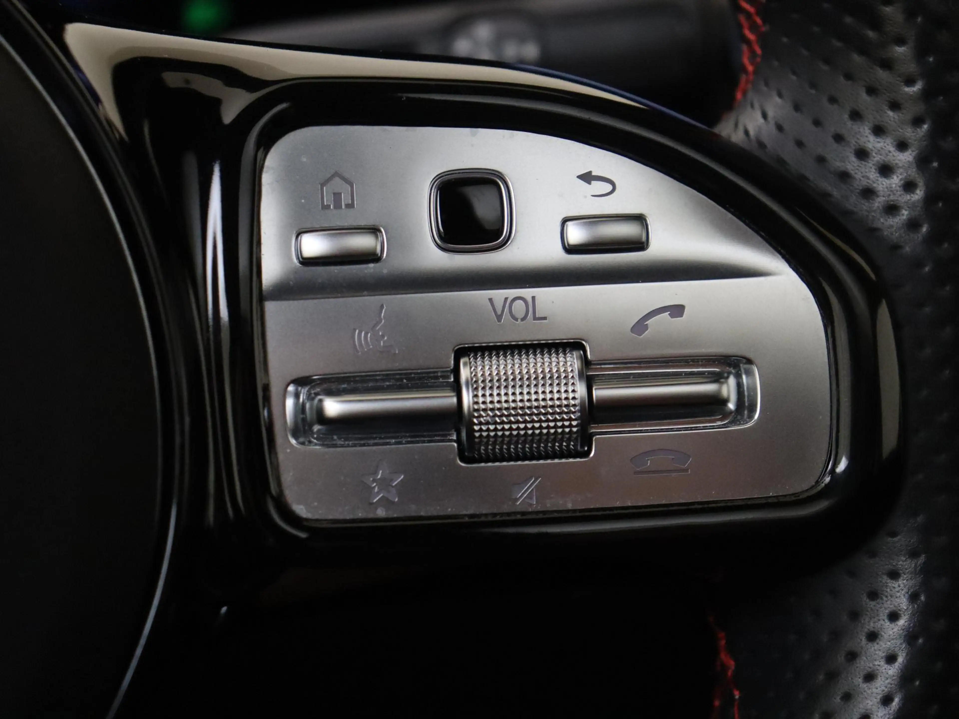 Mercedes-Benz GLA 200 Business Solution AMG Premium Plus /Panoramadak /M — photo 14