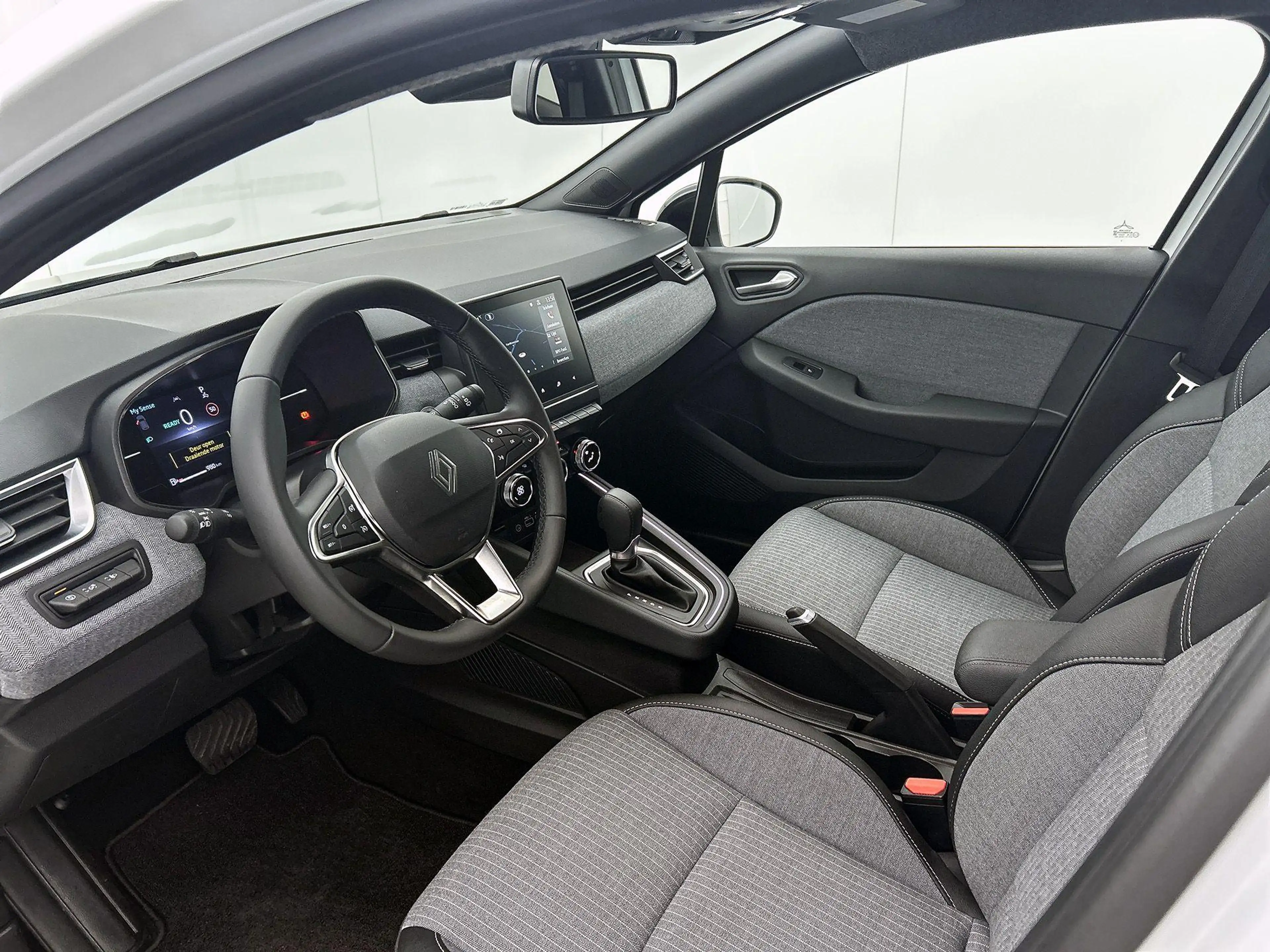 Renault Clio 1.6 E-Tech Full Hybrid 145 techno — photo 8