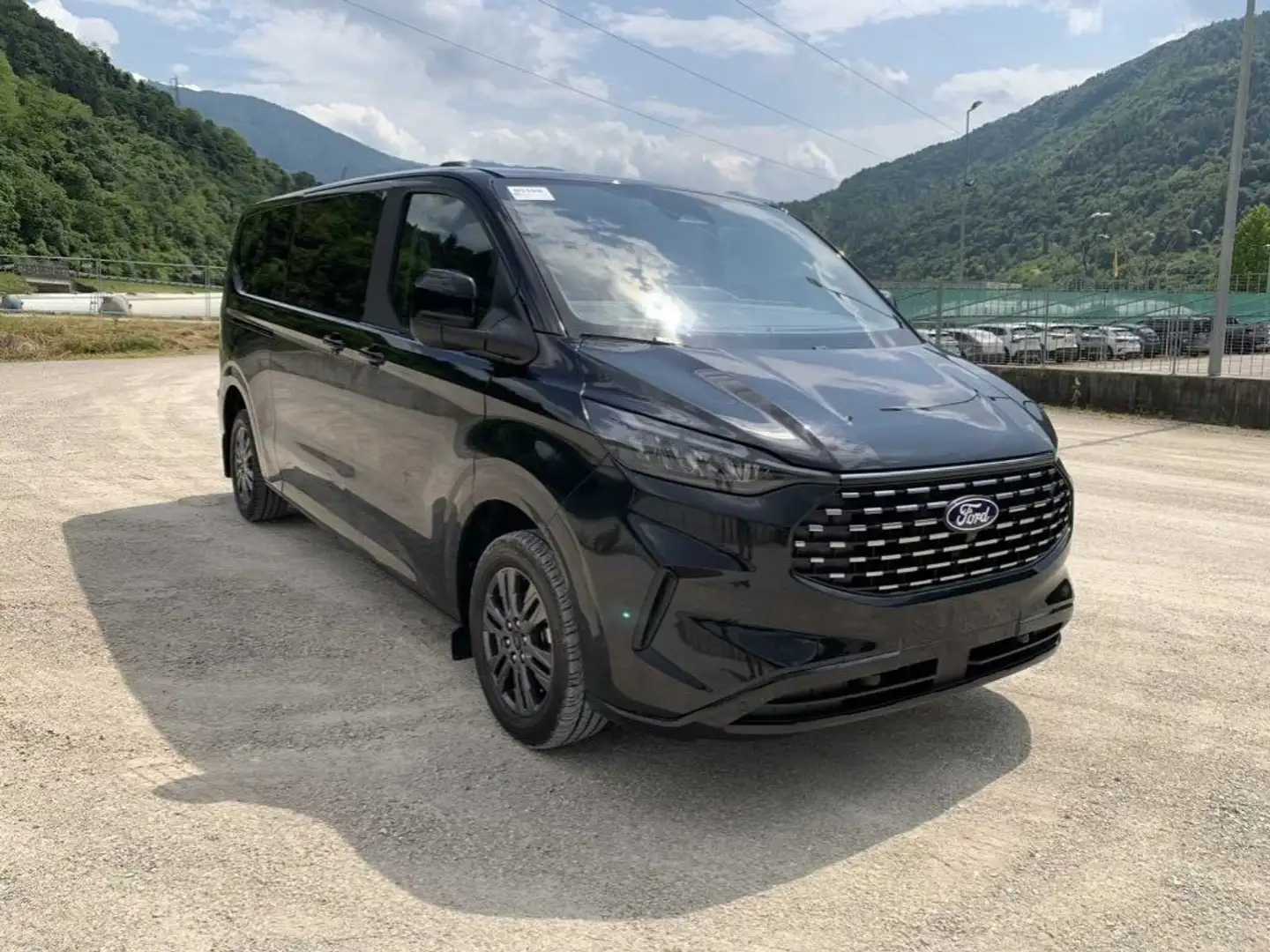 Ford Tourneo Custom 320 2.0 EcoBlue 136CV aut. PL Titanium Nero - 2