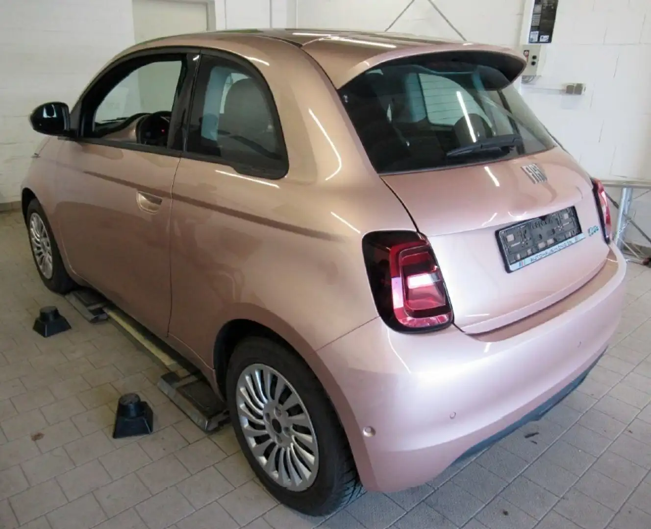 Fiat 500e 320Km Reichweite  Navi-PDC-Kamera-Allwetter Gold - 2