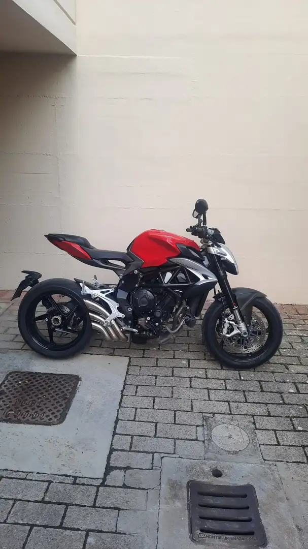 MV Agusta Brutale 800 Rosso - 2