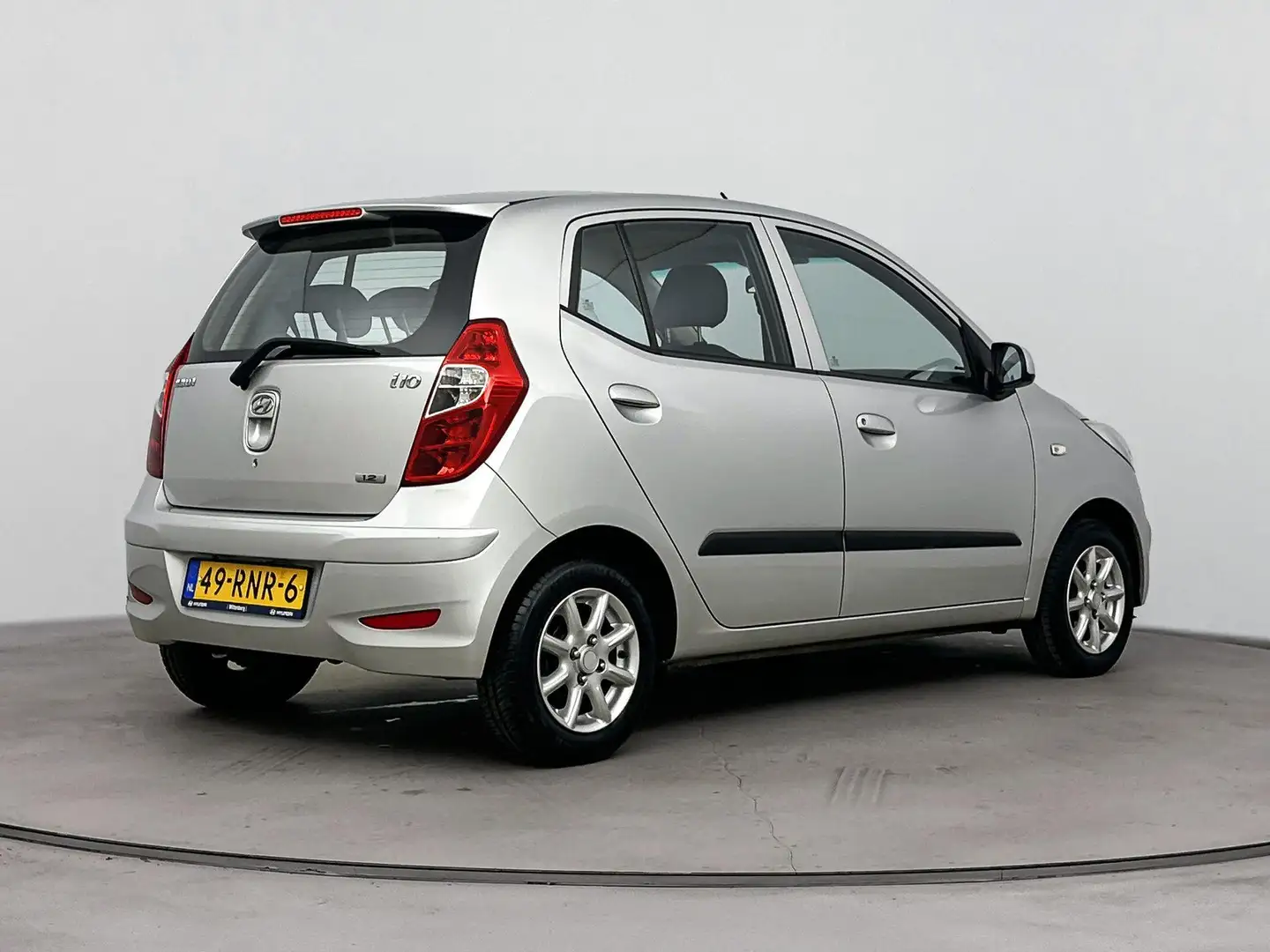 Hyundai i10 1.2 i-DRIVE ^| ELEKTRISCHE RAMEN | RADIO CD | ACHT Grijs - 2