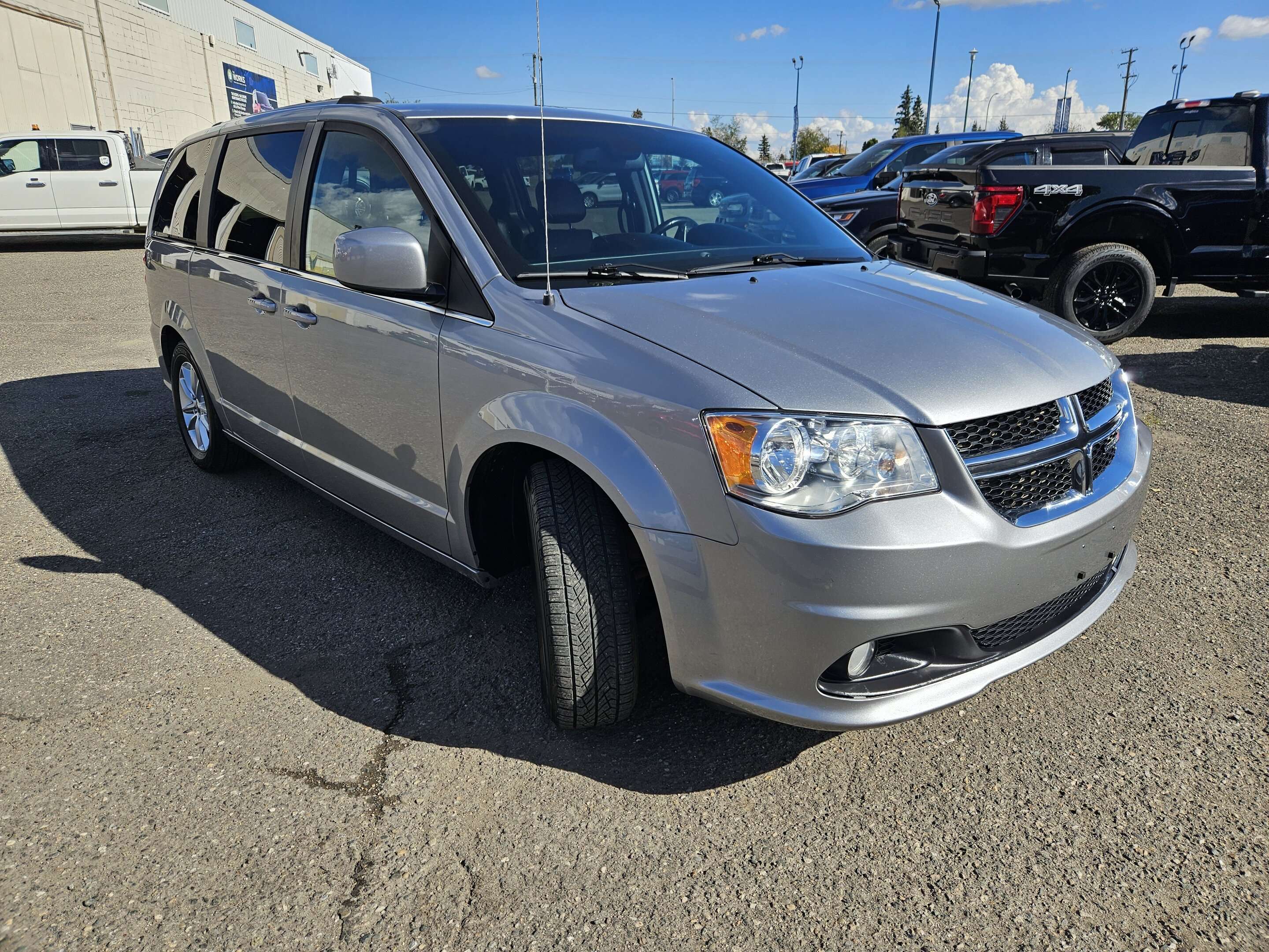 2020 Dodge Grand Caravan Premium Plus | FWD | 7 Seater | Heated Seats | NAV — снимка 1