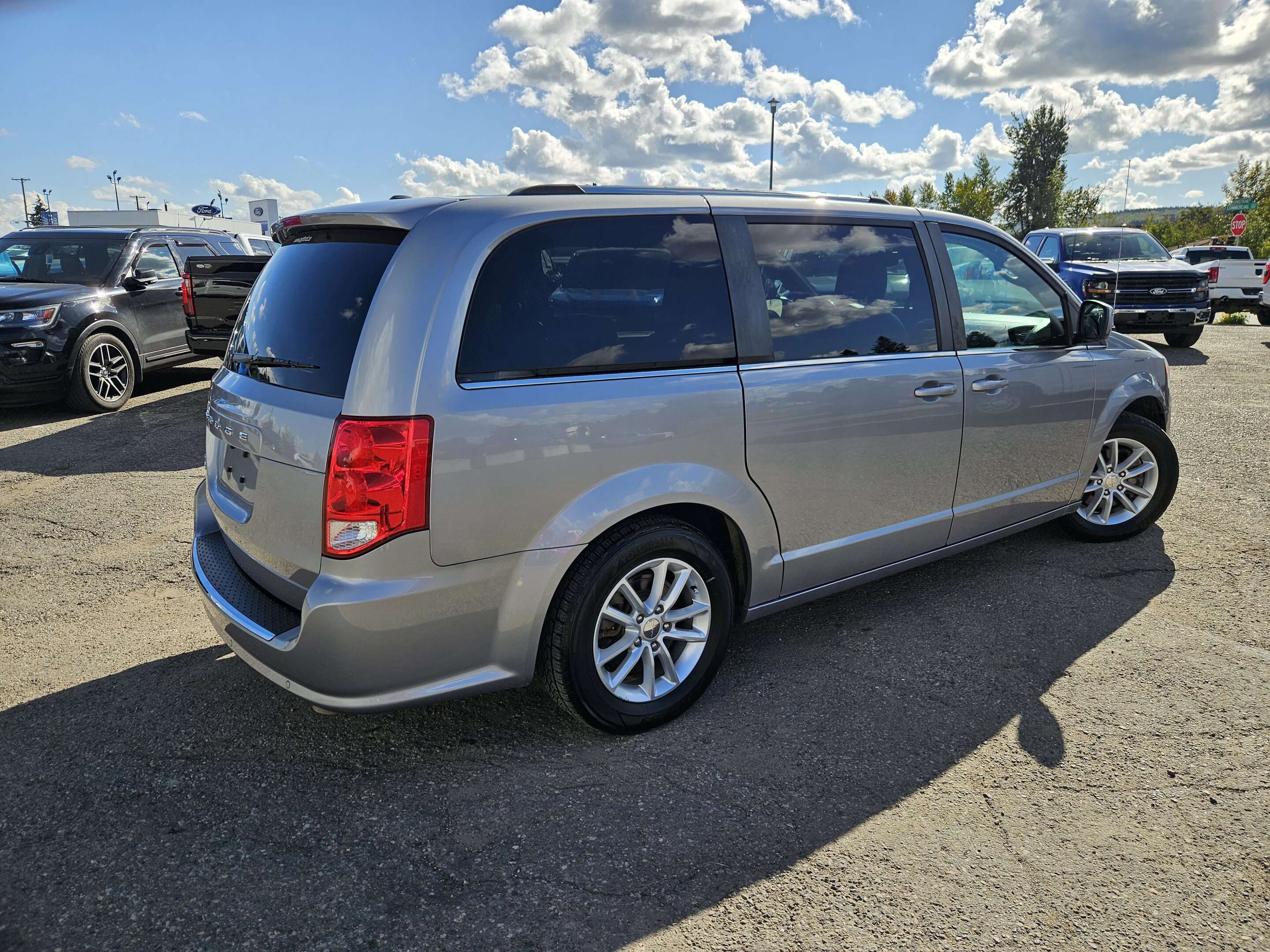 2020 Dodge Grand Caravan Premium Plus | FWD | 7 Seater | Heated Seats | NAV — снимка 1