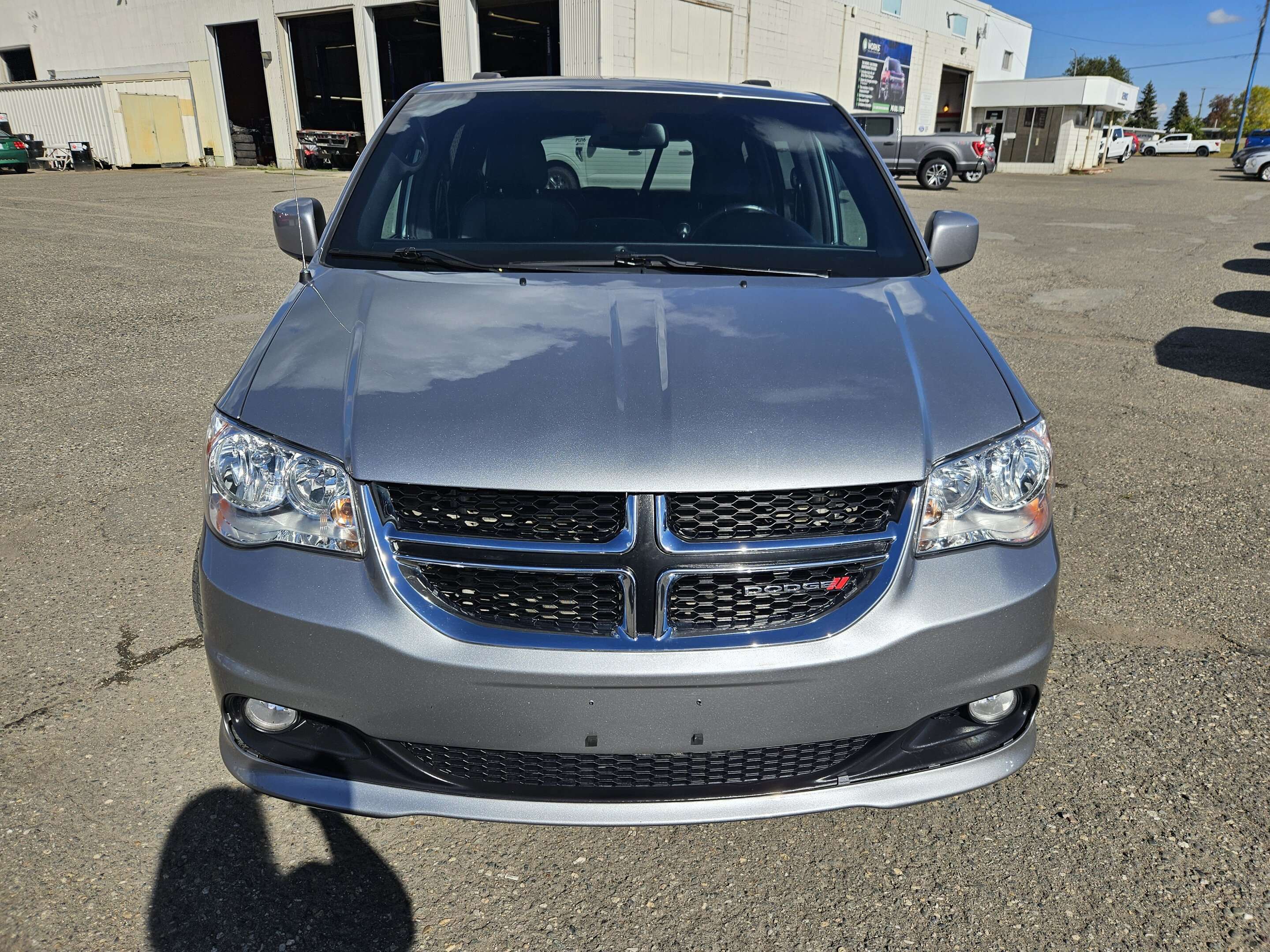 2020 Dodge Grand Caravan Premium Plus | FWD | 7 Seater | Heated Seats | NAV — снимка 1
