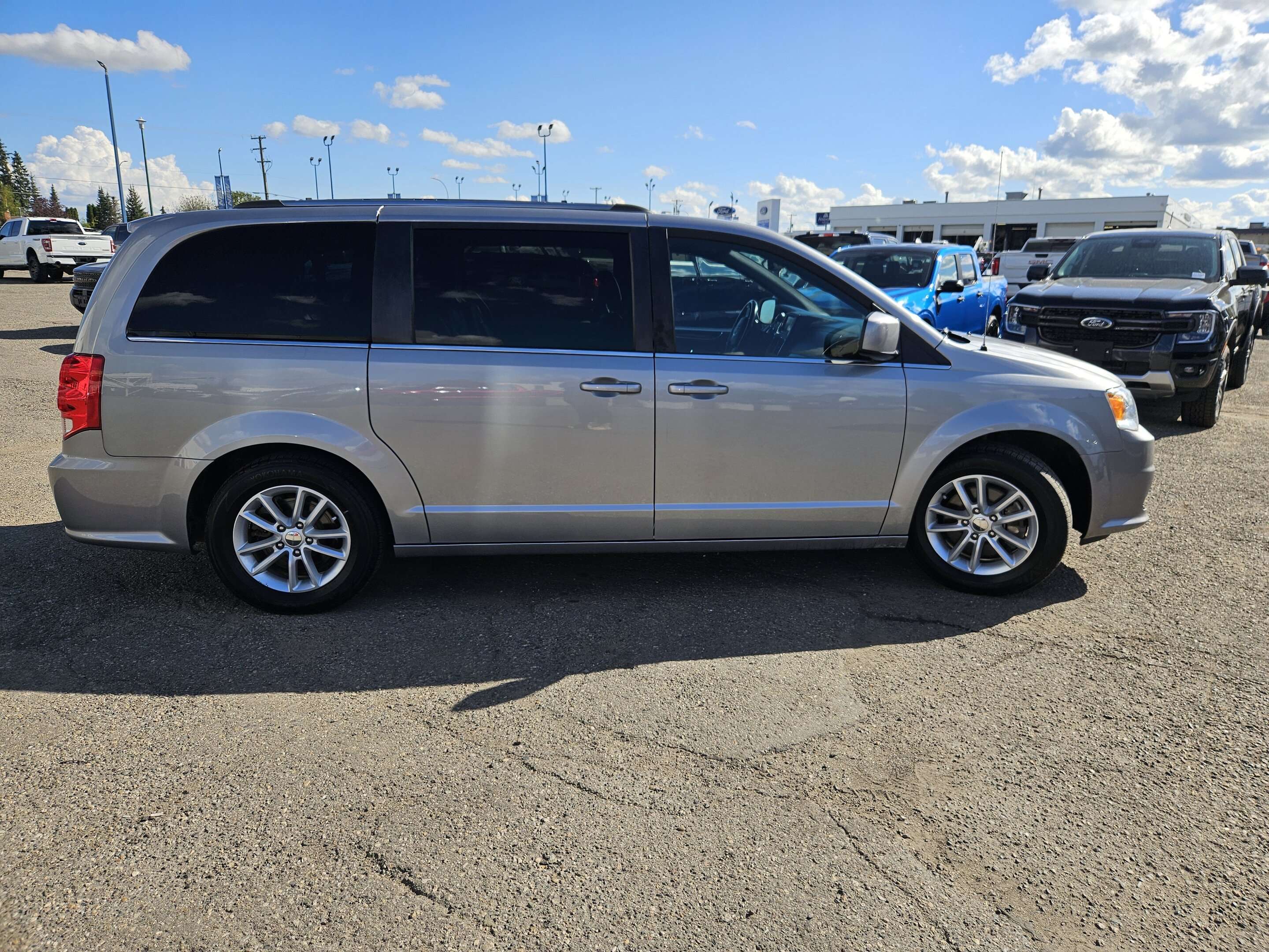 2020 Dodge Grand Caravan Premium Plus | FWD | 7 Seater | Heated Seats | NAV — снимка 1