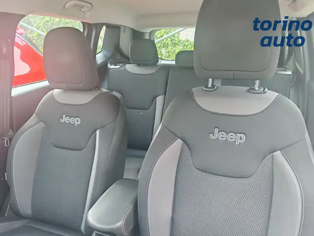 Jeep Renegade view 4