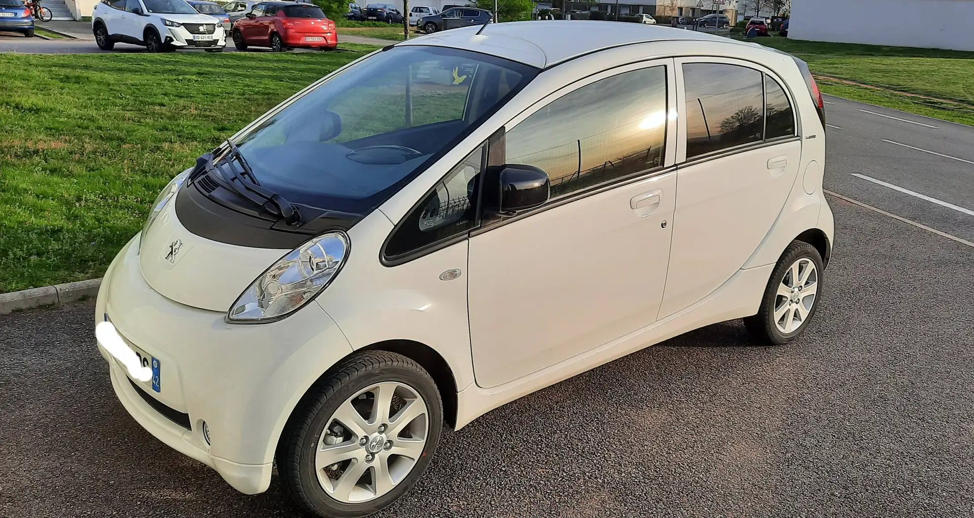 Peugeot iOn iOn Electrique Active Weiß - 1